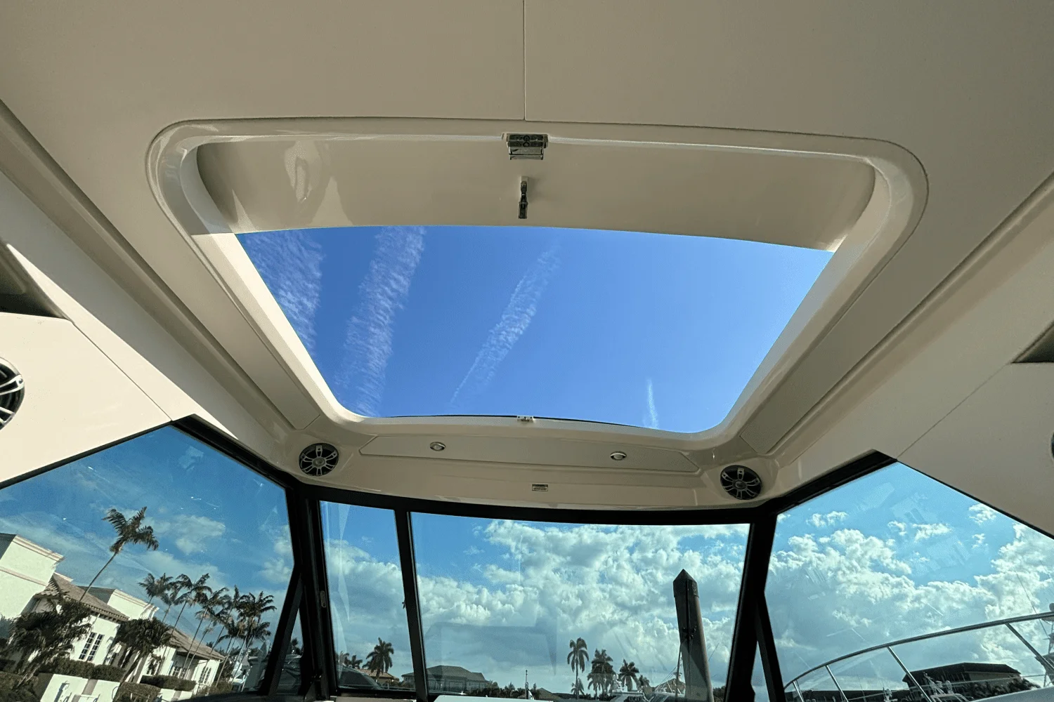 2023 Sea Ray 320 SUNDANCER OUTBOARD Image Thumbnail #27