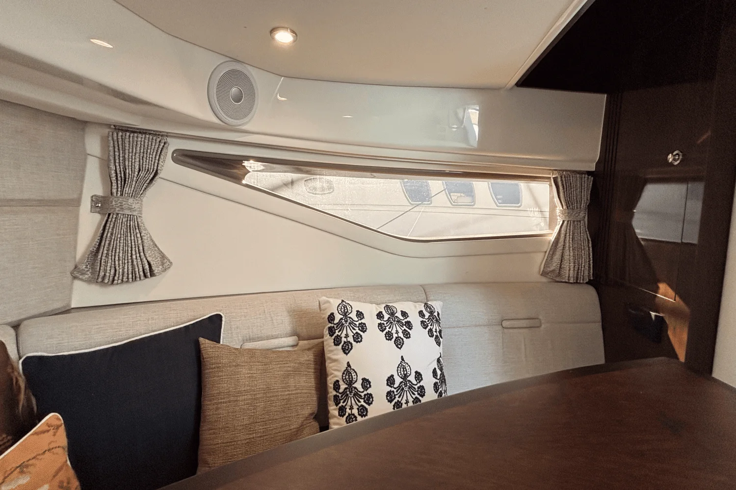 2023 Sea Ray 320 SUNDANCER OUTBOARD Image Thumbnail #57