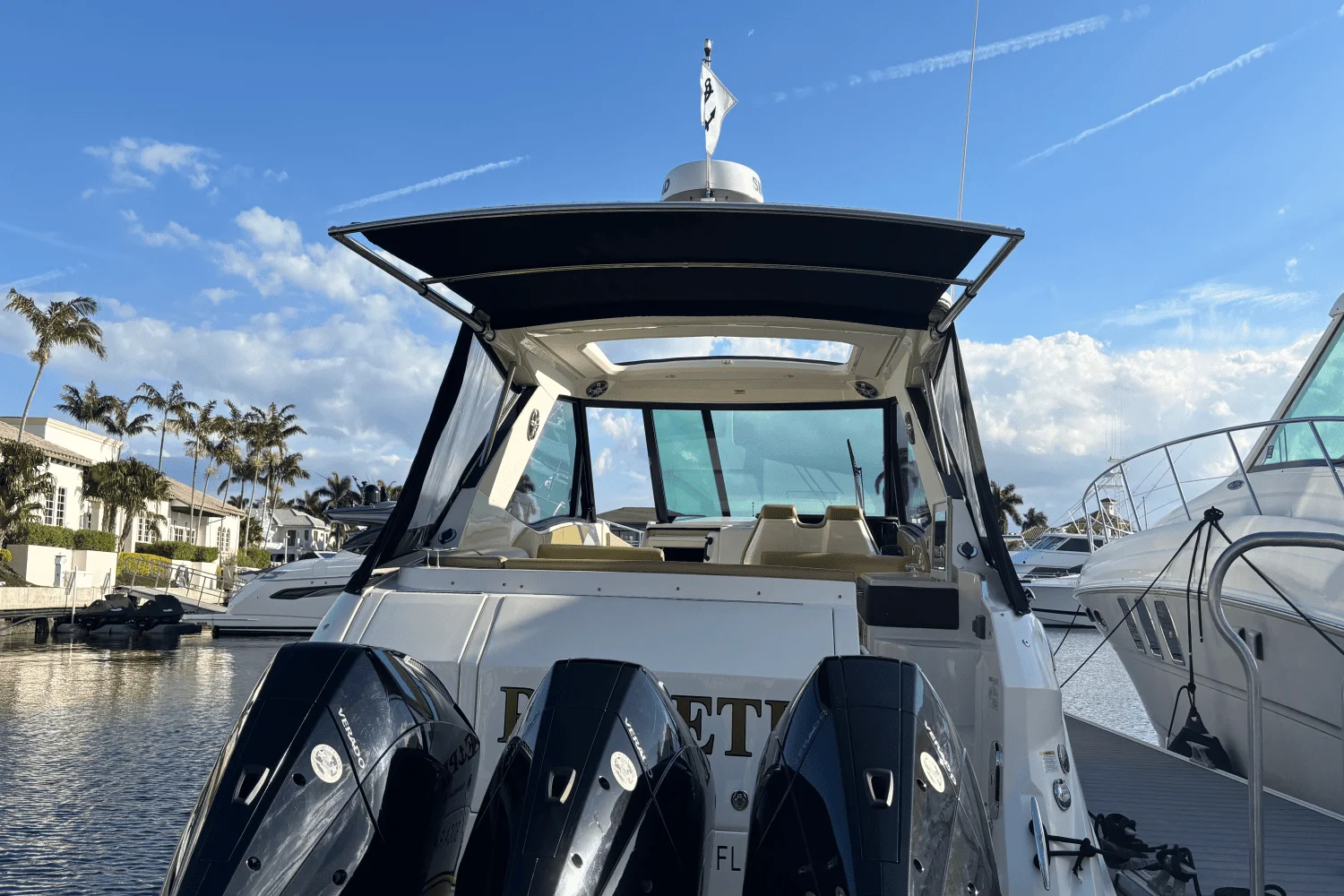 2023 Sea Ray 320 SUNDANCER OUTBOARD Image Thumbnail #10