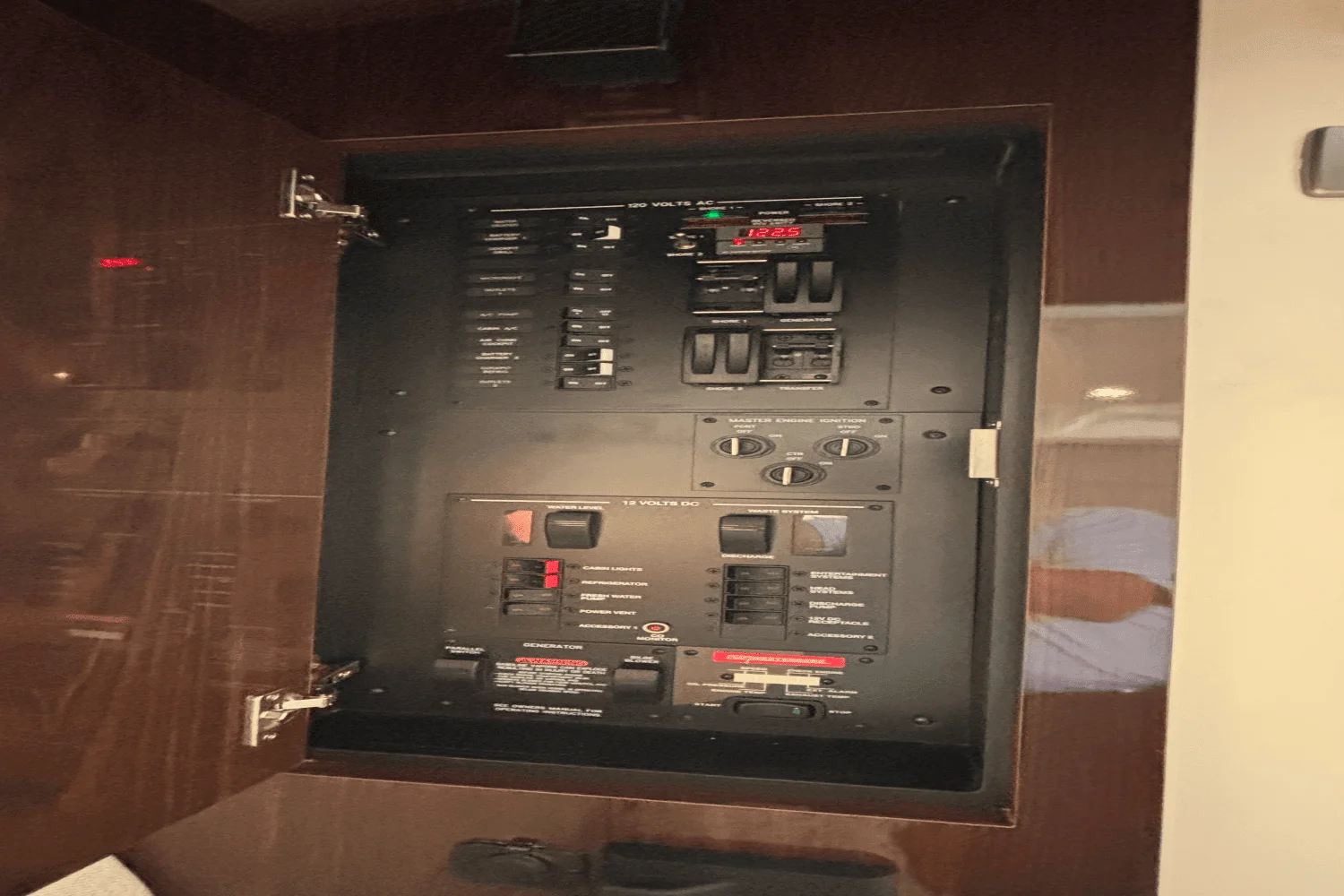 2023 Sea Ray 320 SUNDANCER OUTBOARD Image Thumbnail #65