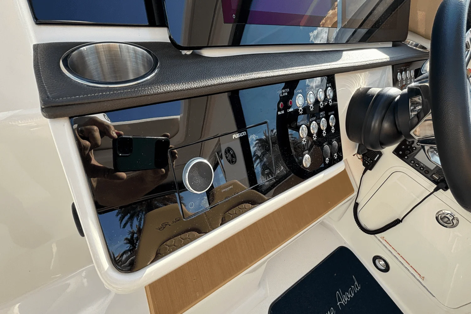 2023 Sea Ray 320 SUNDANCER OUTBOARD Image Thumbnail #35