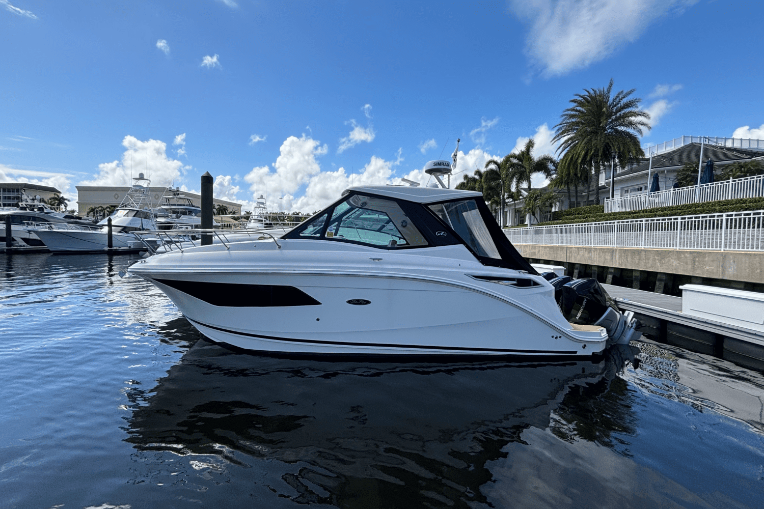 2023 Sea Ray 320 SUNDANCER OUTBOARD Image Thumbnail #0