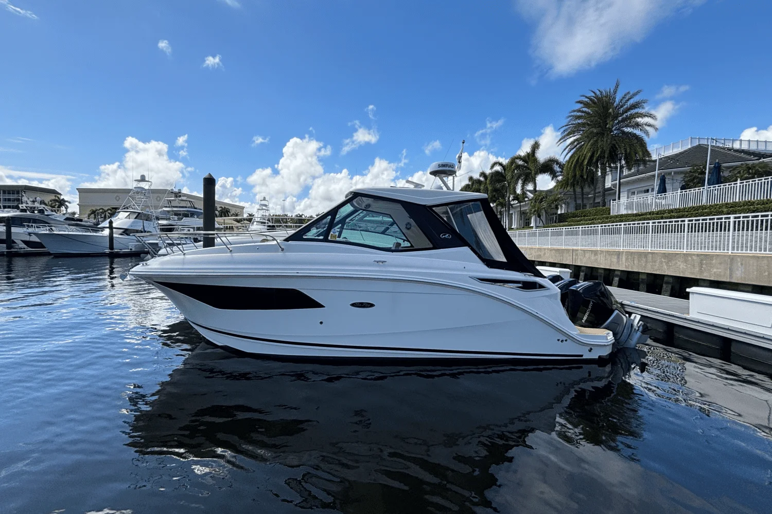 2023 Sea Ray 320 SUNDANCER OUTBOARD Image Thumbnail #0