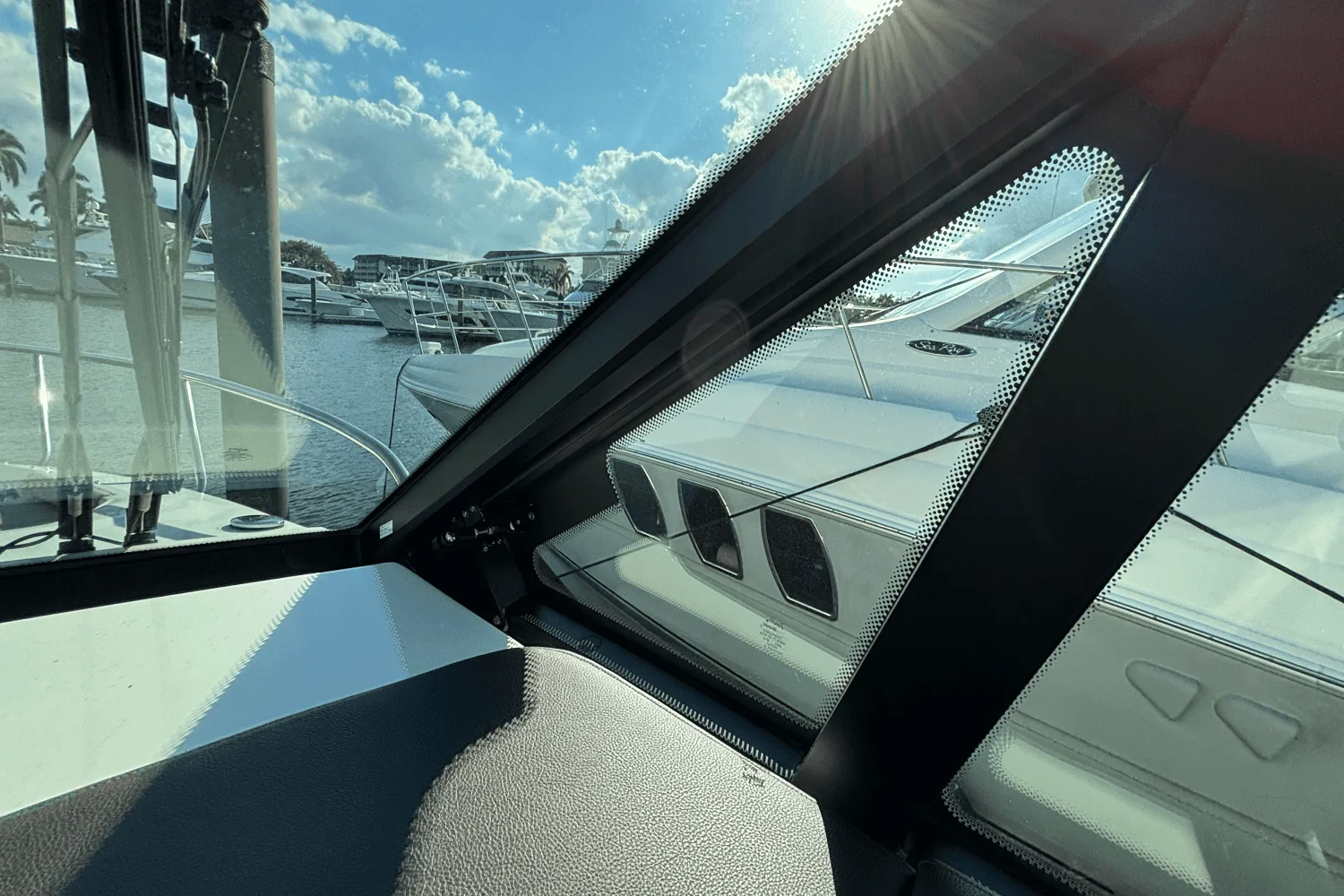 2023 Sea Ray 320 SUNDANCER OUTBOARD Image Thumbnail #40