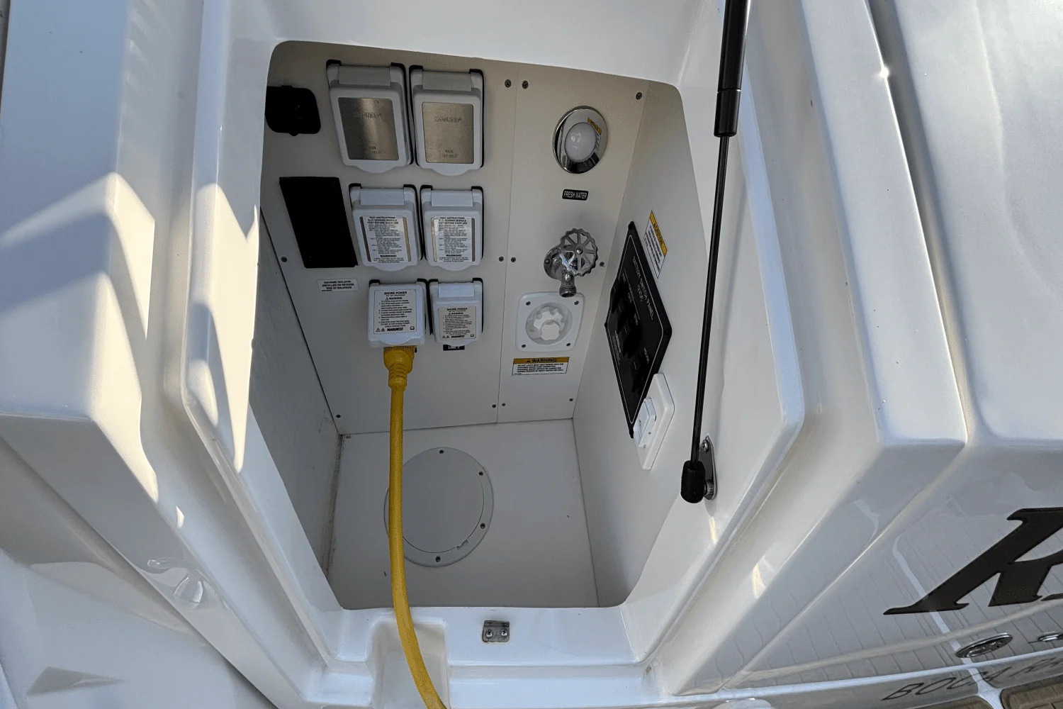 2023 Sea Ray 320 SUNDANCER OUTBOARD Image Thumbnail #71