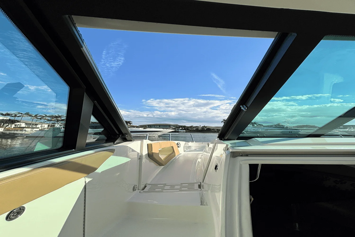 2023 Sea Ray 320 SUNDANCER OUTBOARD Image Thumbnail #43