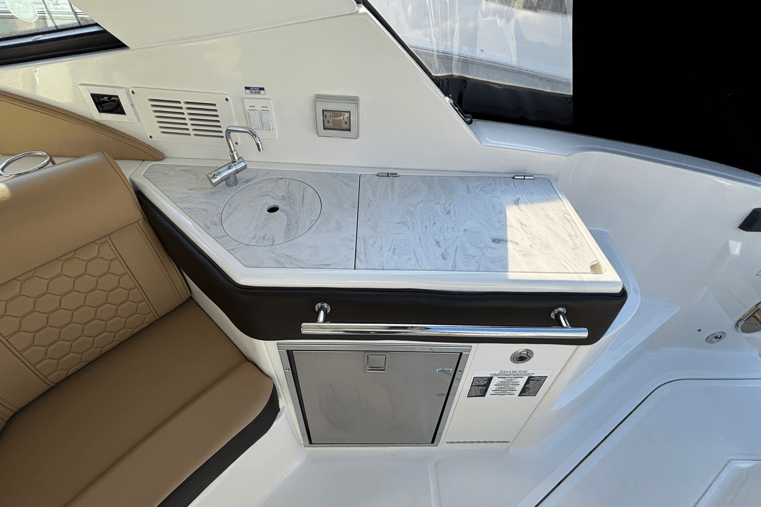 2023 Sea Ray 320 SUNDANCER OUTBOARD Image Thumbnail #23