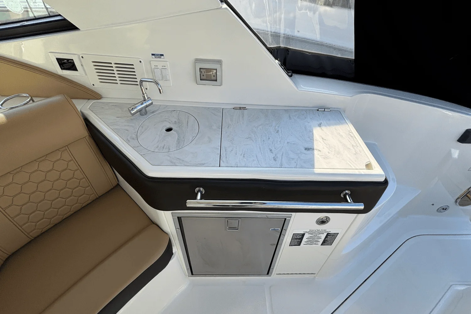 2023 Sea Ray 320 SUNDANCER OUTBOARD Image Thumbnail #23