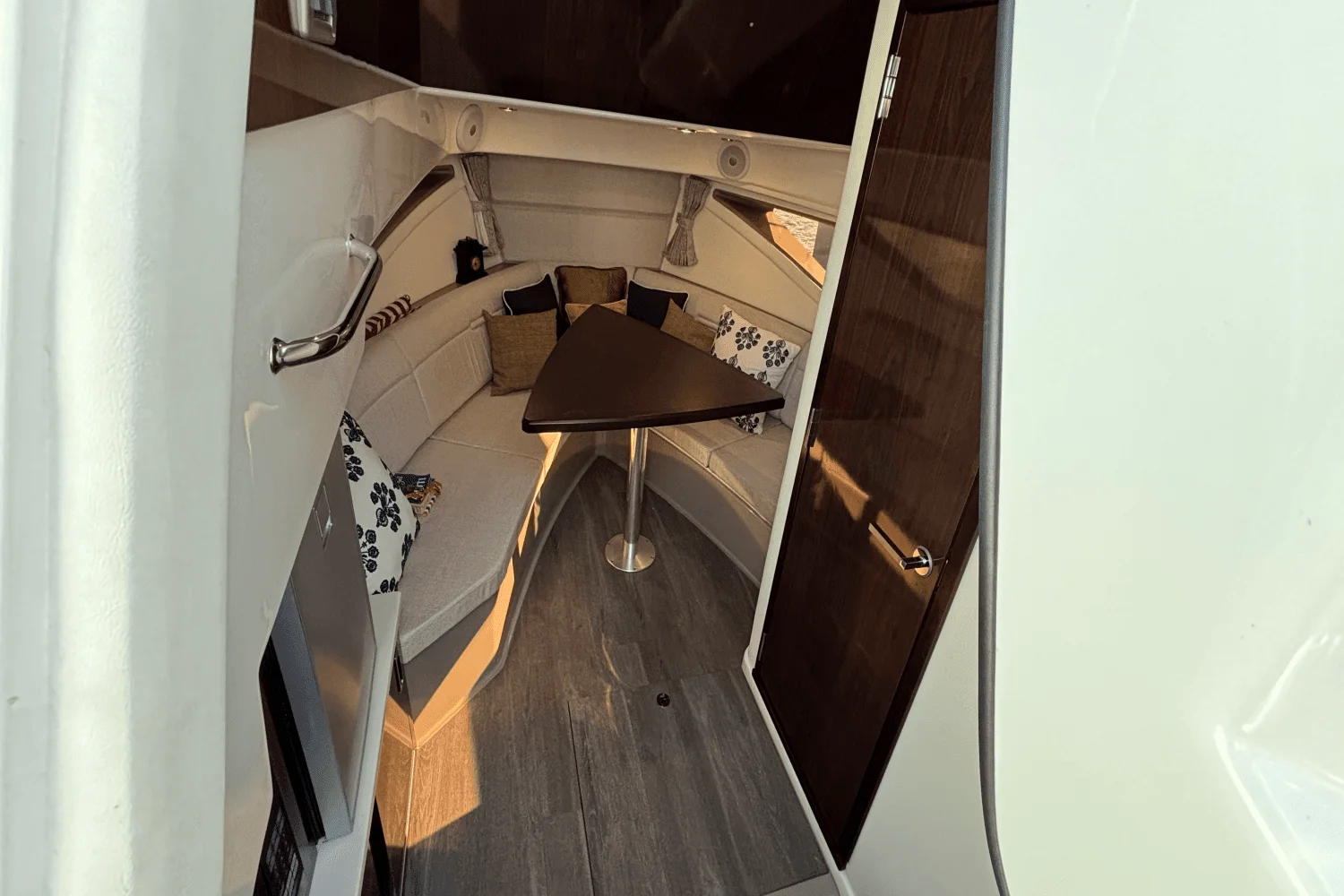 2023 Sea Ray 320 SUNDANCER OUTBOARD Image Thumbnail #54