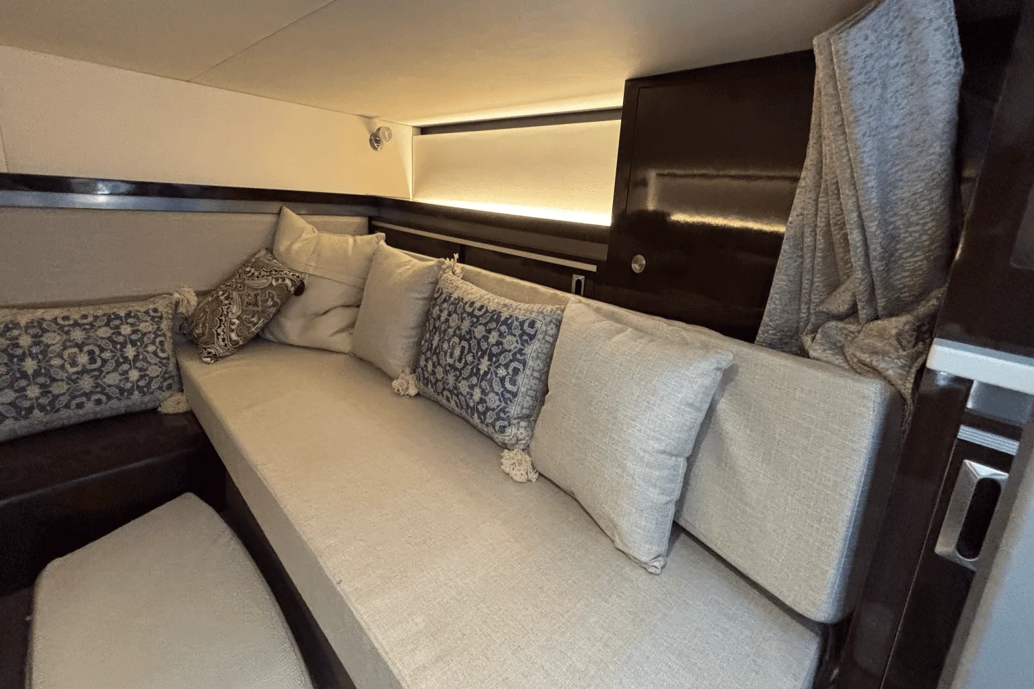 2023 Sea Ray 320 SUNDANCER OUTBOARD Image Thumbnail #61