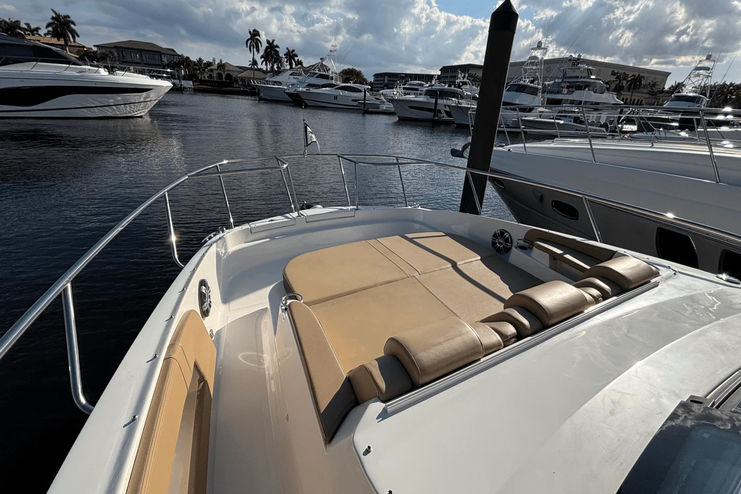 2023 Sea Ray 320 SUNDANCER OUTBOARD Image Thumbnail #45