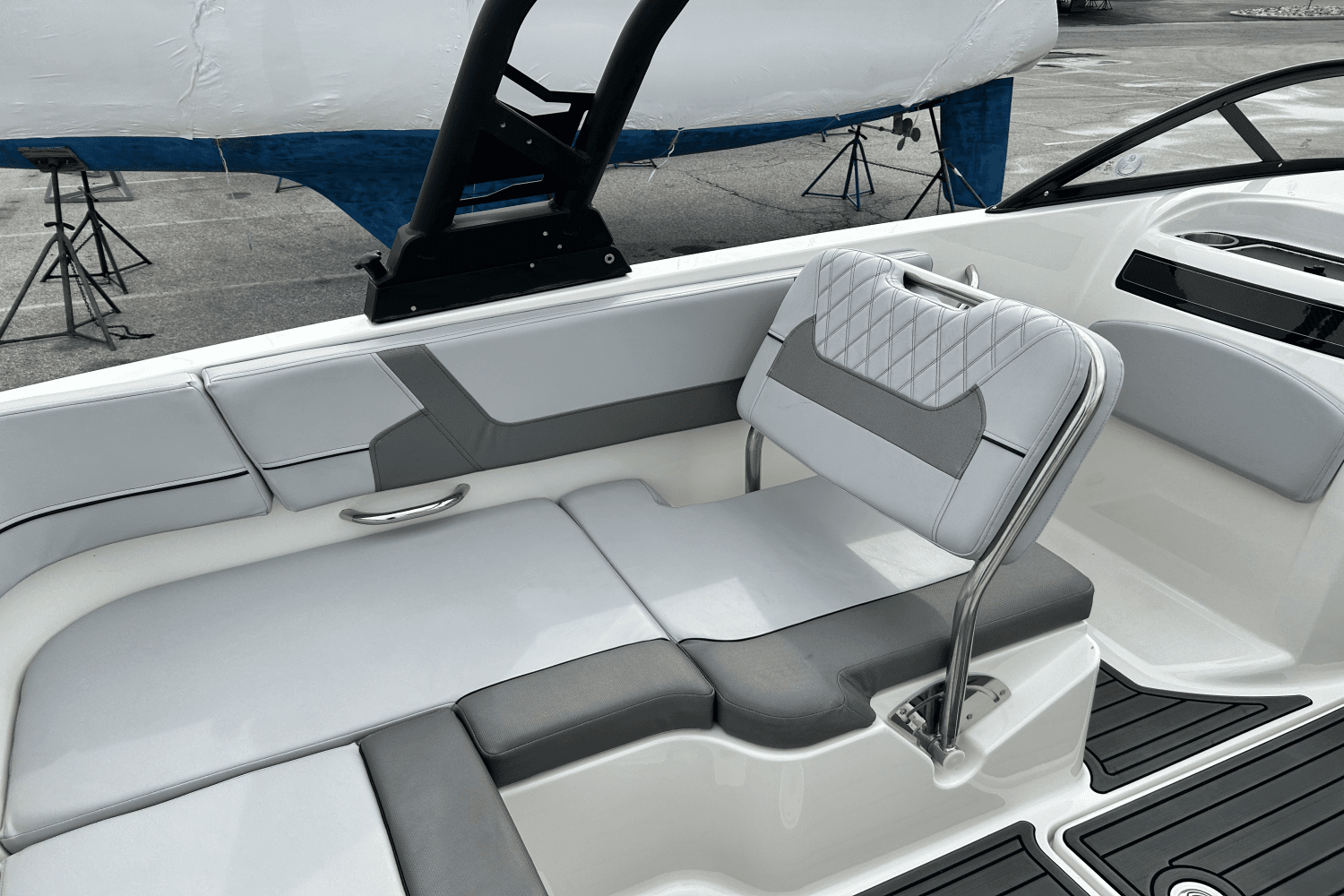 2023 Bayliner VR6 Bowrider Image Thumbnail #10