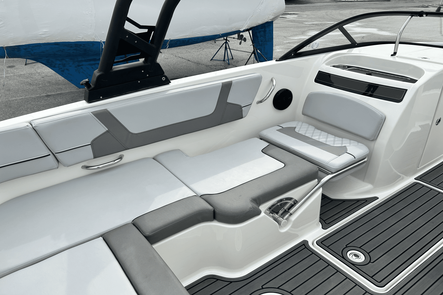 2023 Bayliner VR6 Bowrider Image Thumbnail #11