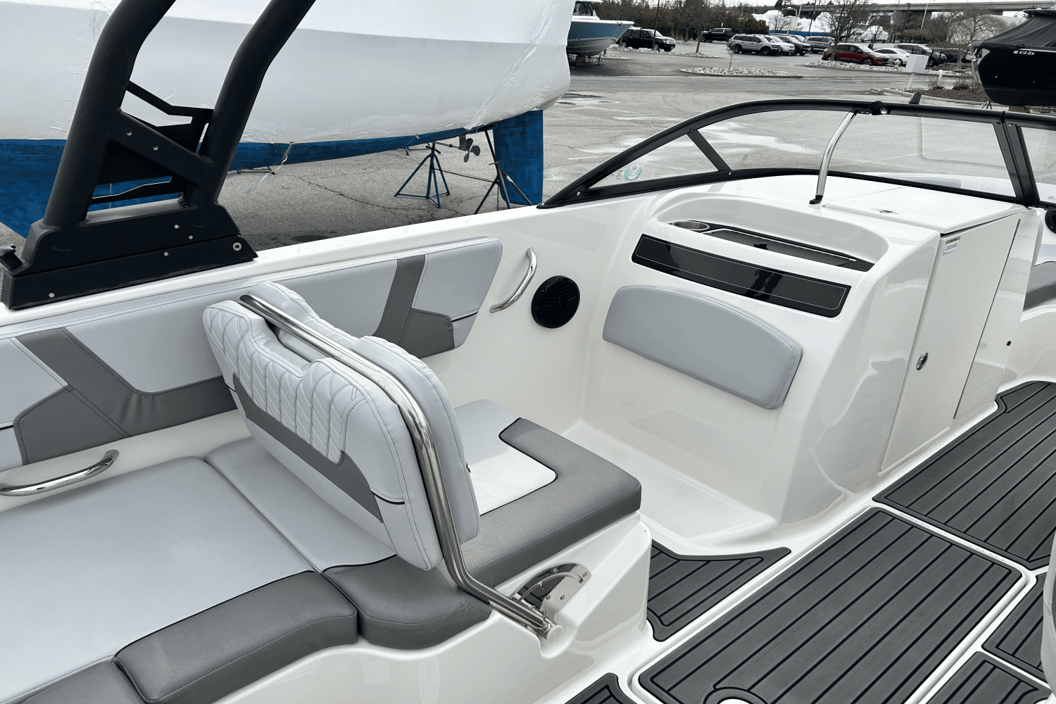 2023 Bayliner VR6 Bowrider Image Thumbnail #12