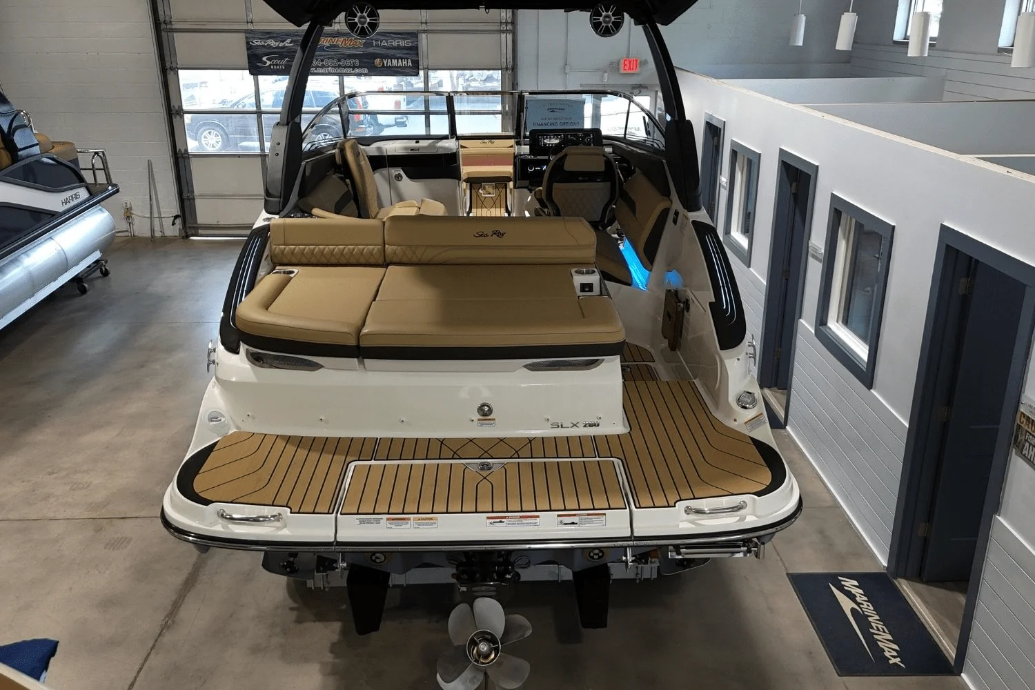 2026 Sea Ray SLX 260 Image Thumbnail #11