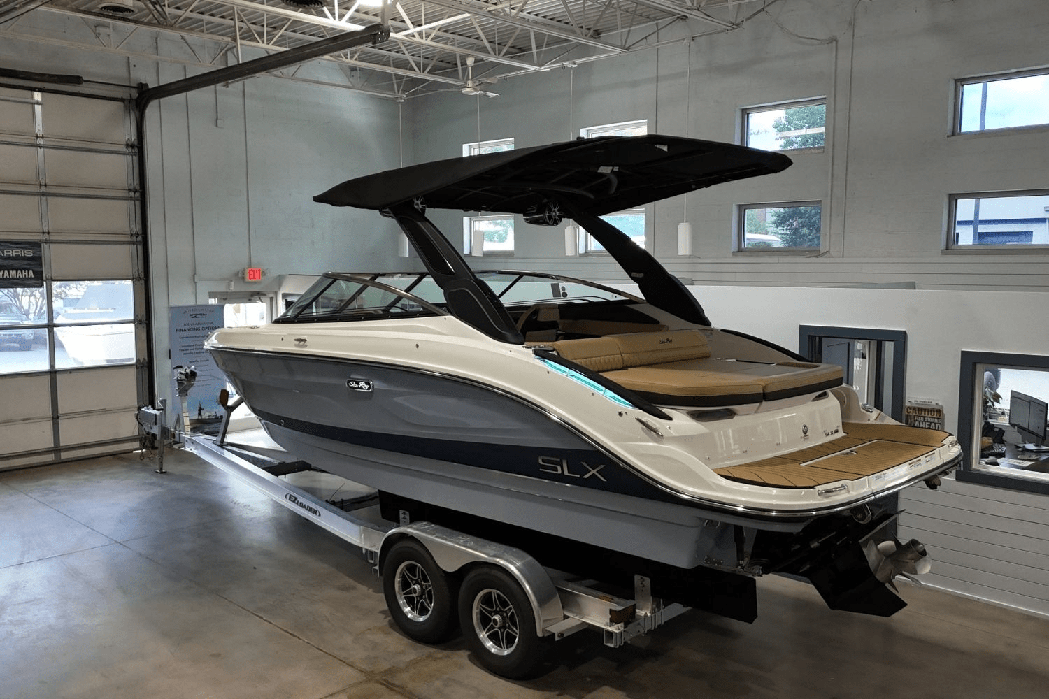 2026 Sea Ray SLX 260 Image Thumbnail #3