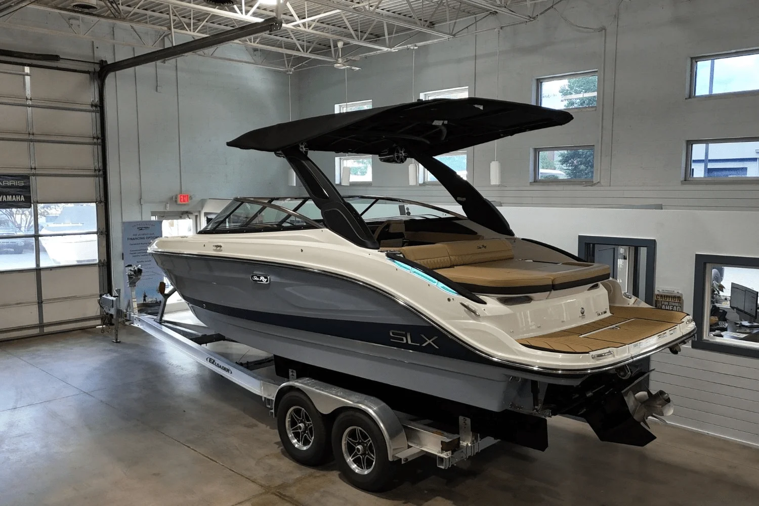 2026 Sea Ray SLX 260 Image Thumbnail #3