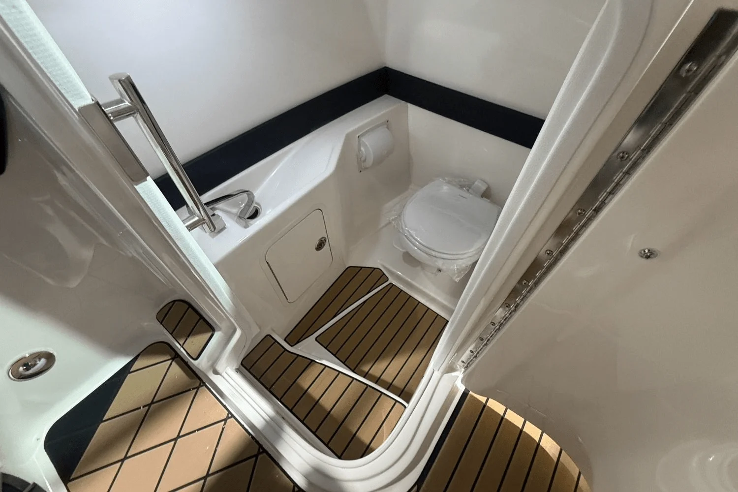 2026 Sea Ray SLX 260 Image Thumbnail #18