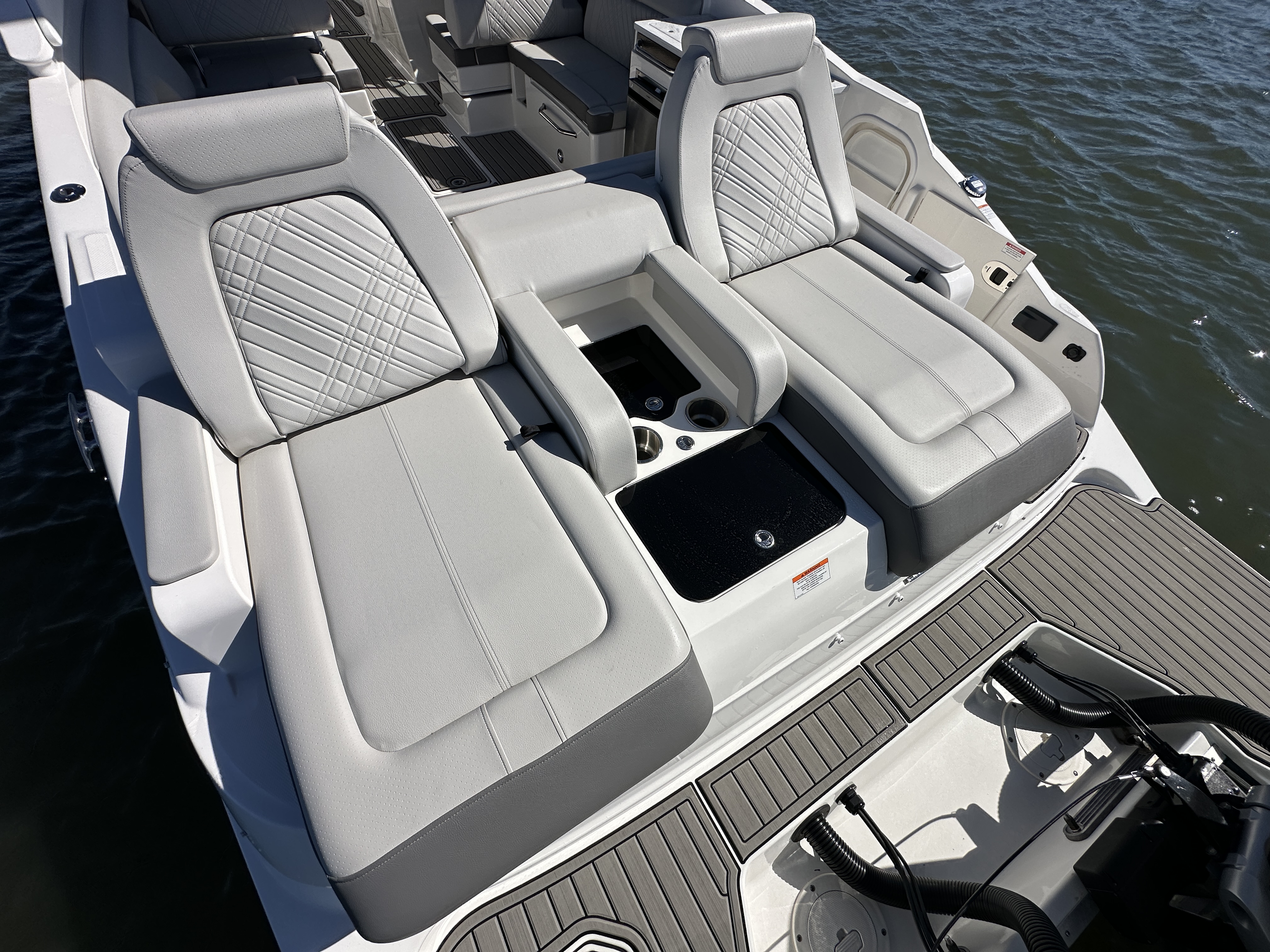 2026 Sea Ray SDX 290 Outboard Image Thumbnail #7