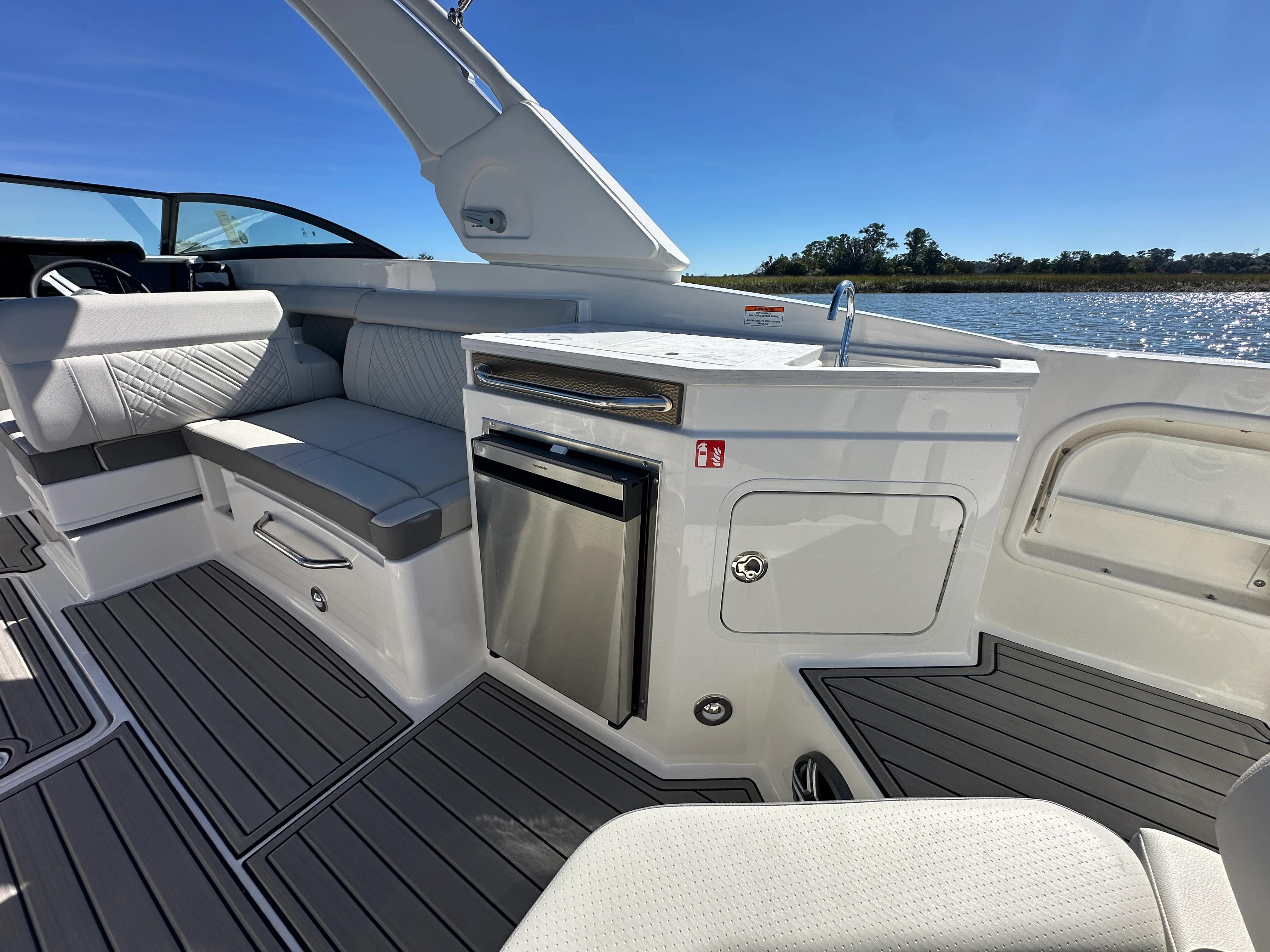 2026 Sea Ray SDX 290 Outboard Image Thumbnail #17