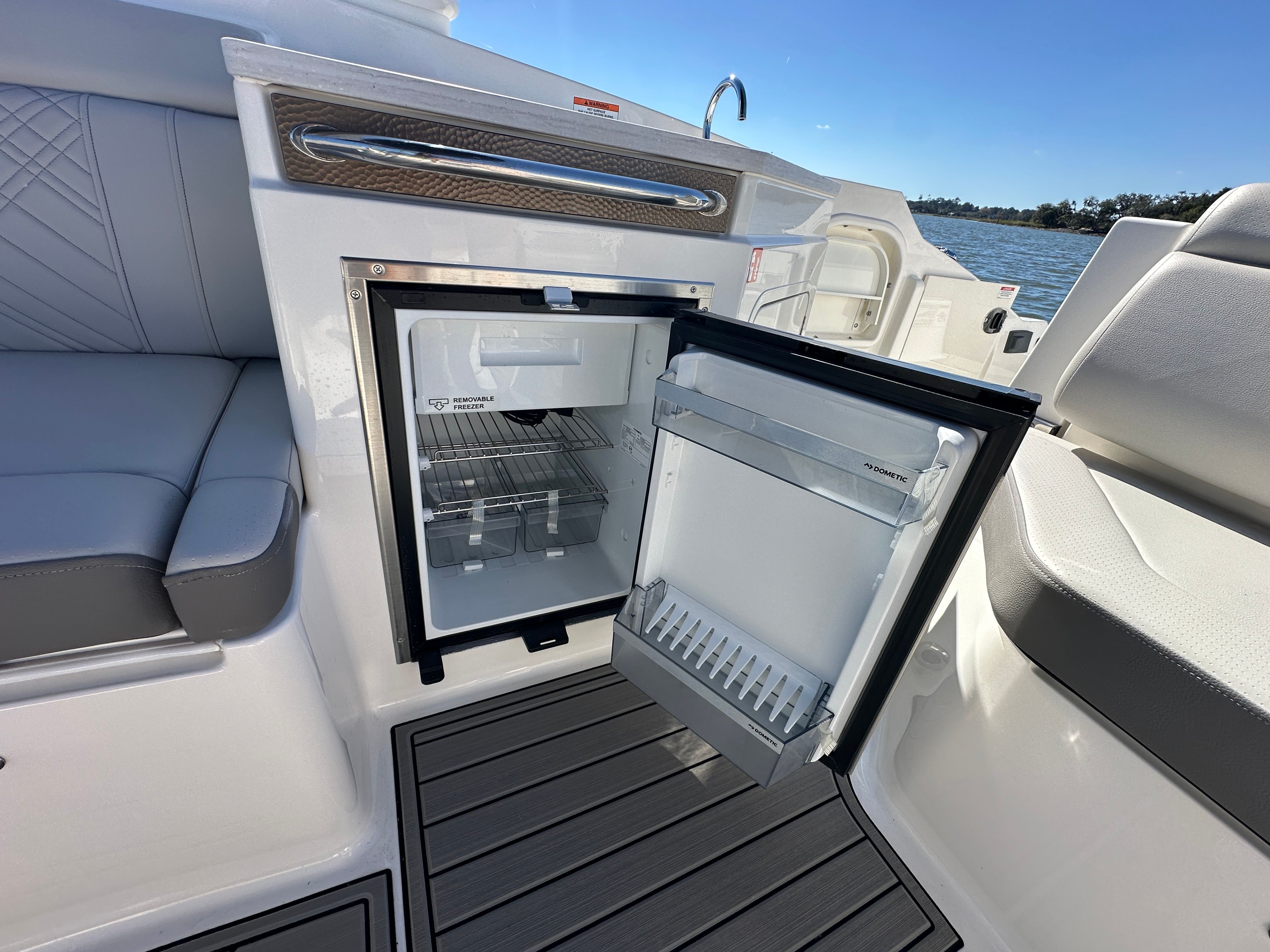 2026 Sea Ray SDX 290 Outboard Image Thumbnail #14