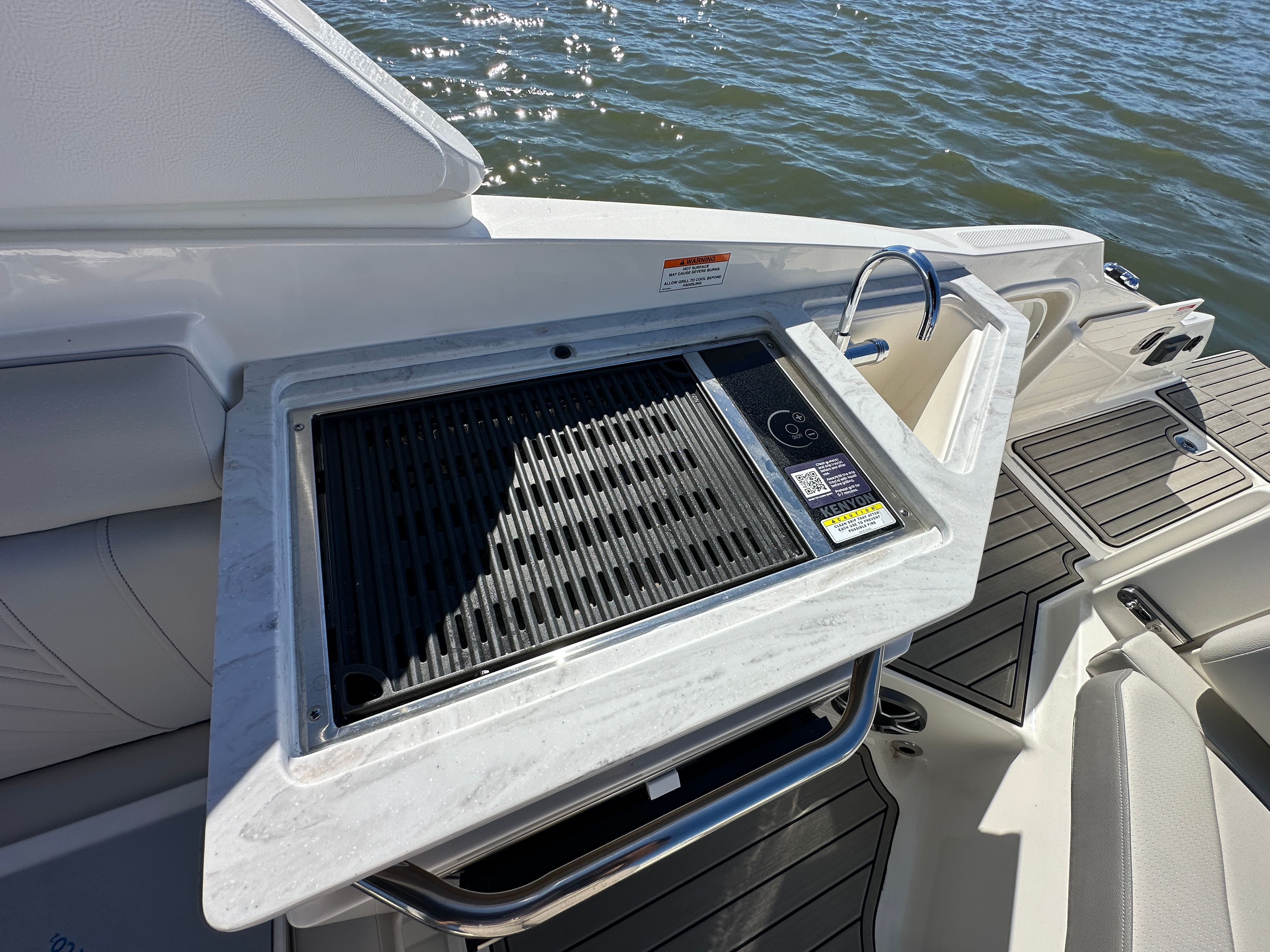 2026 Sea Ray SDX 290 Outboard Image Thumbnail #13