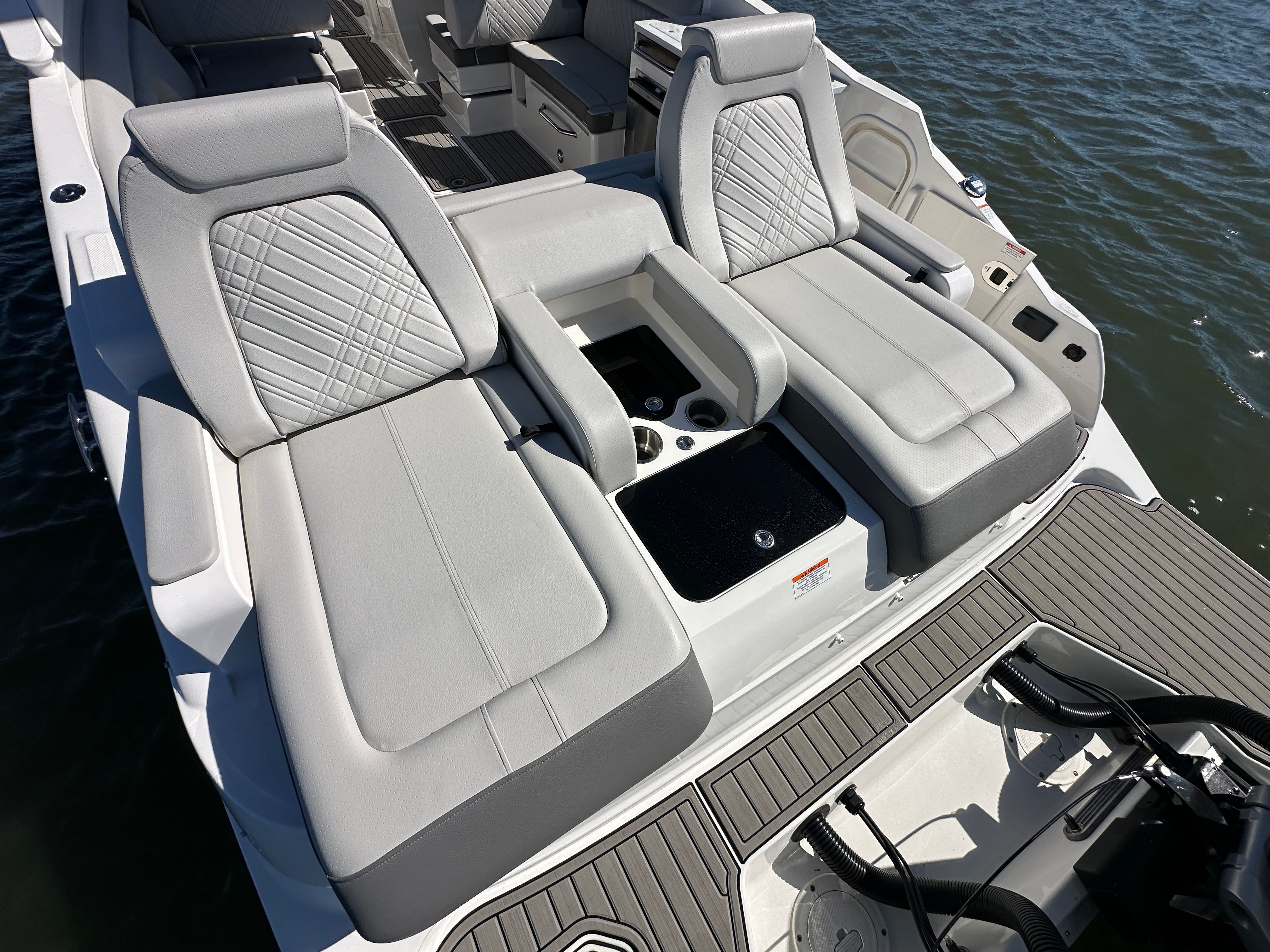 2026 Sea Ray SDX 290 Outboard Image Thumbnail #7