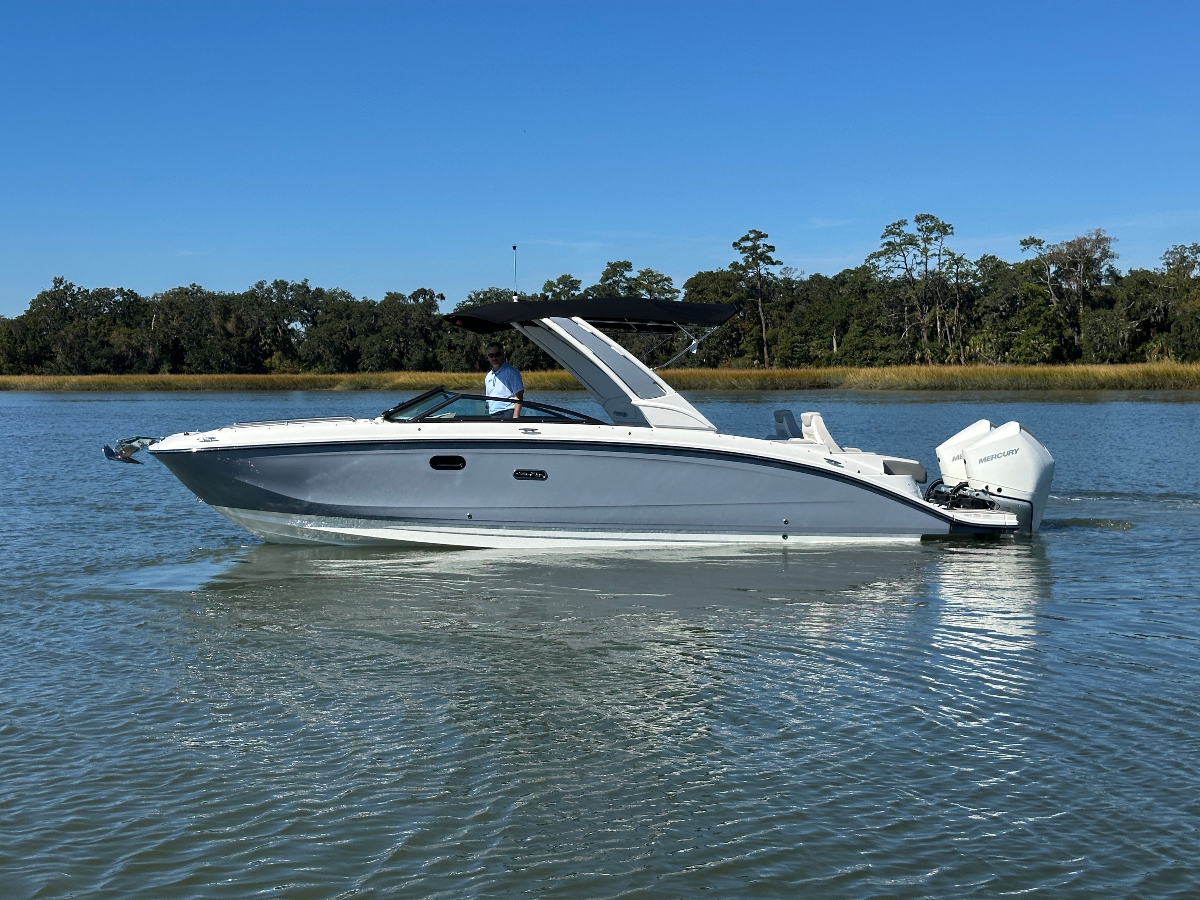 2026 Sea Ray SDX 290 Outboard Image Thumbnail #3