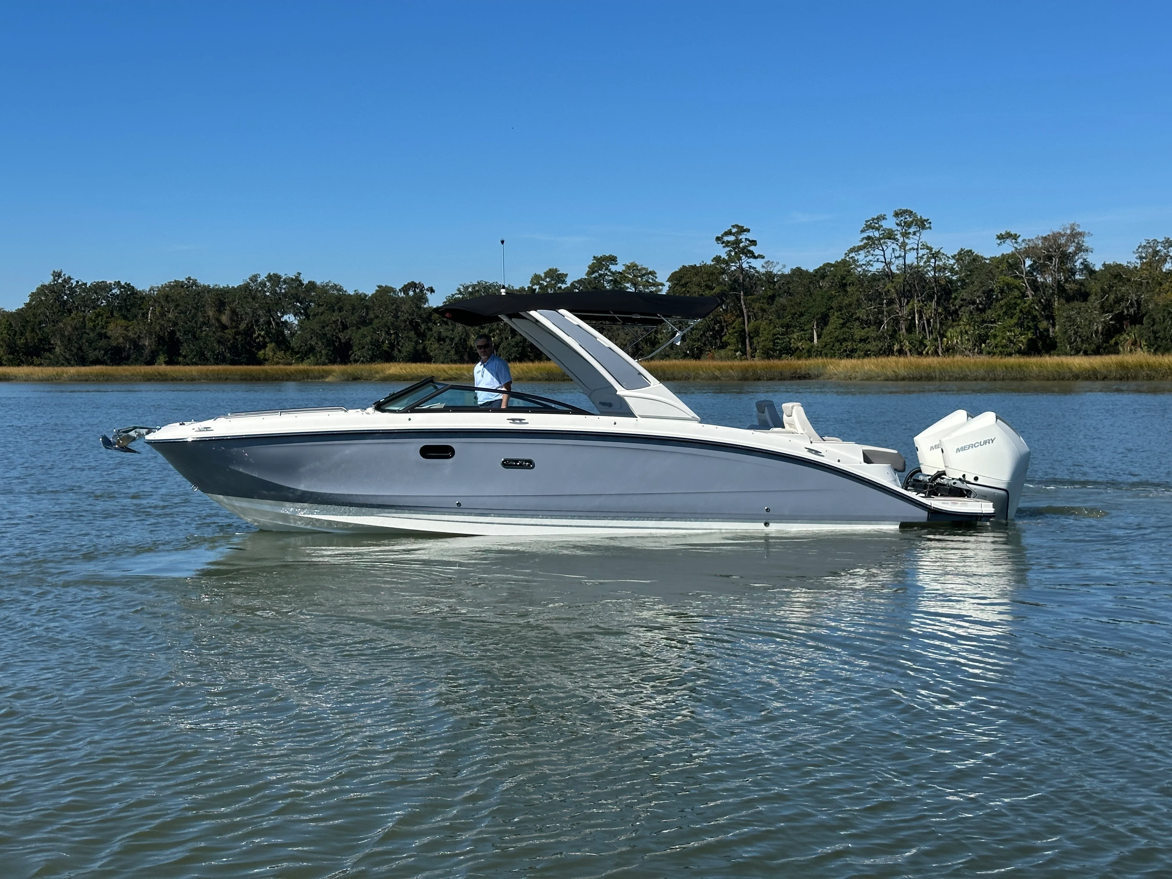 2026 Sea Ray SDX 290 Outboard Image Thumbnail #3