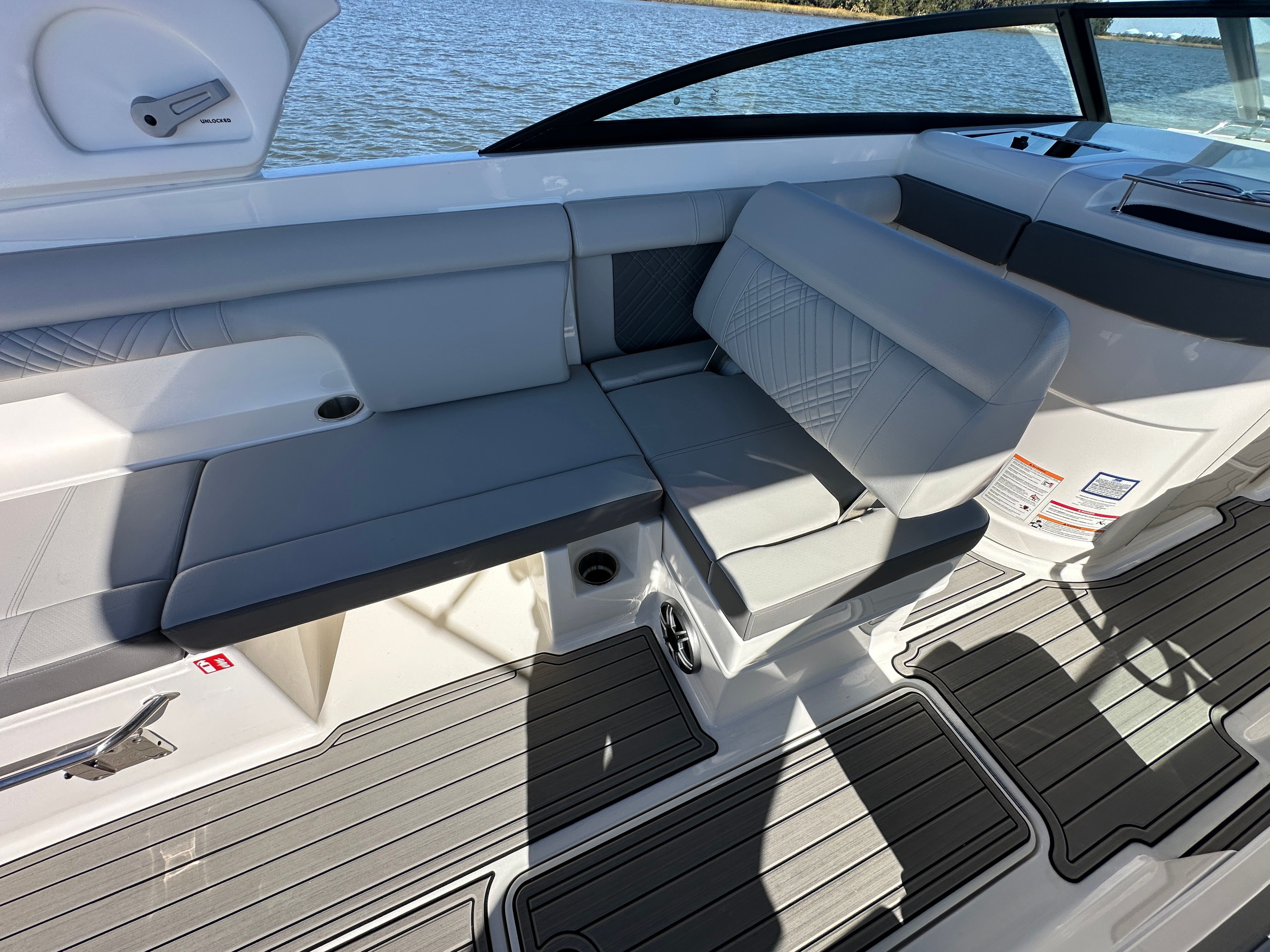 2026 Sea Ray SDX 290 Outboard Image Thumbnail #19