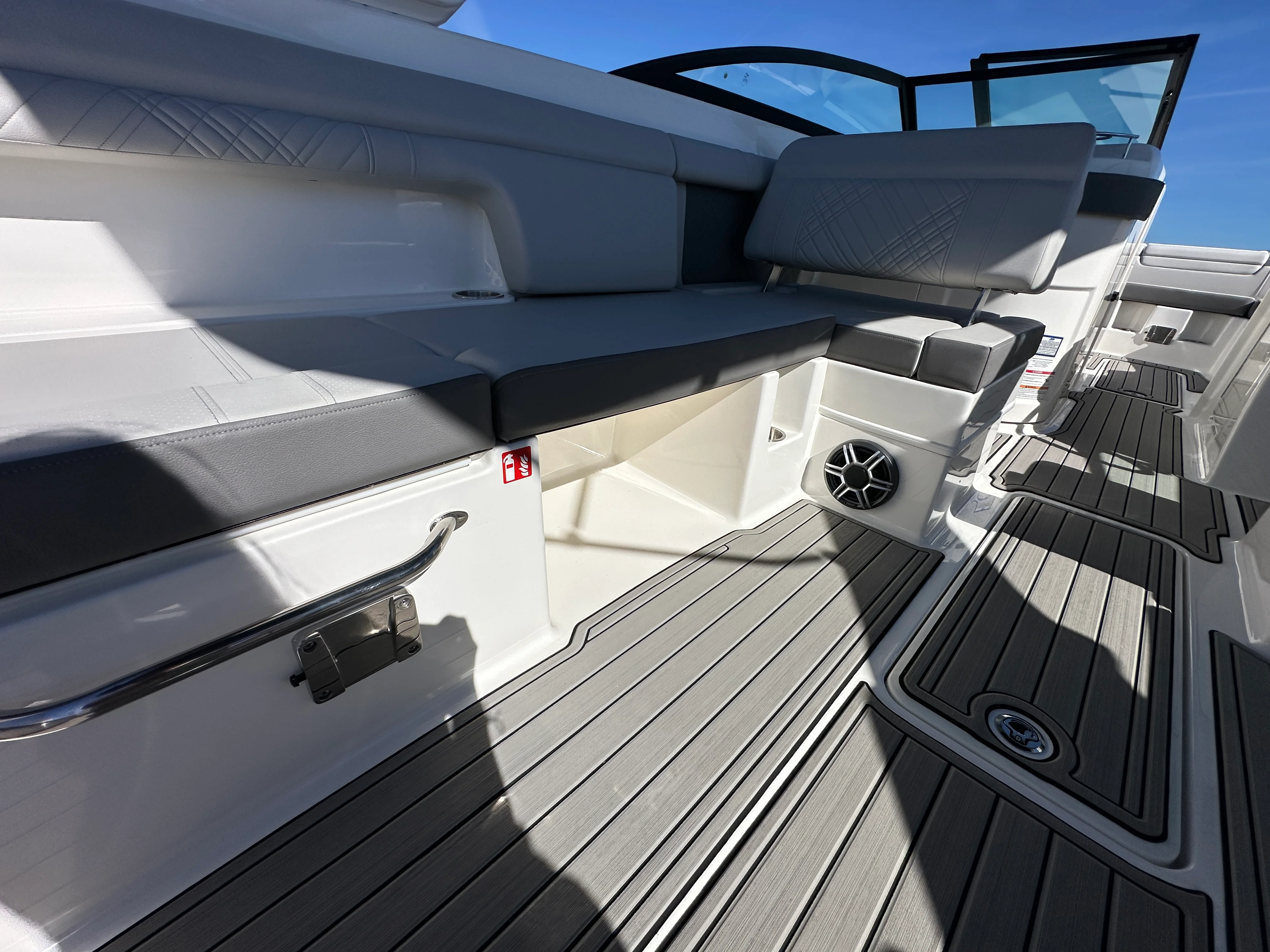 2026 Sea Ray SDX 290 Outboard Image Thumbnail #16