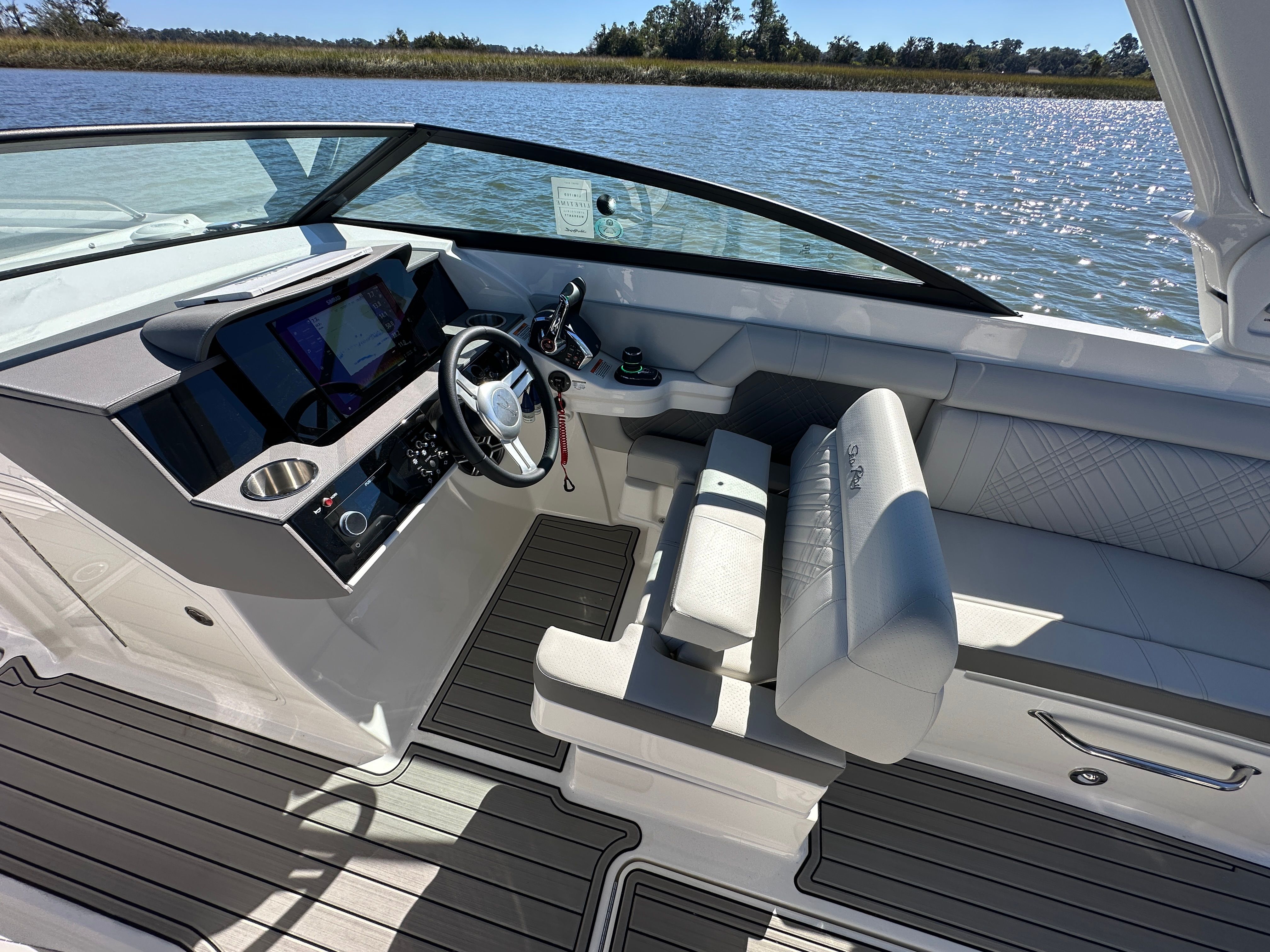 2026 Sea Ray SDX 290 Outboard Image Thumbnail #23