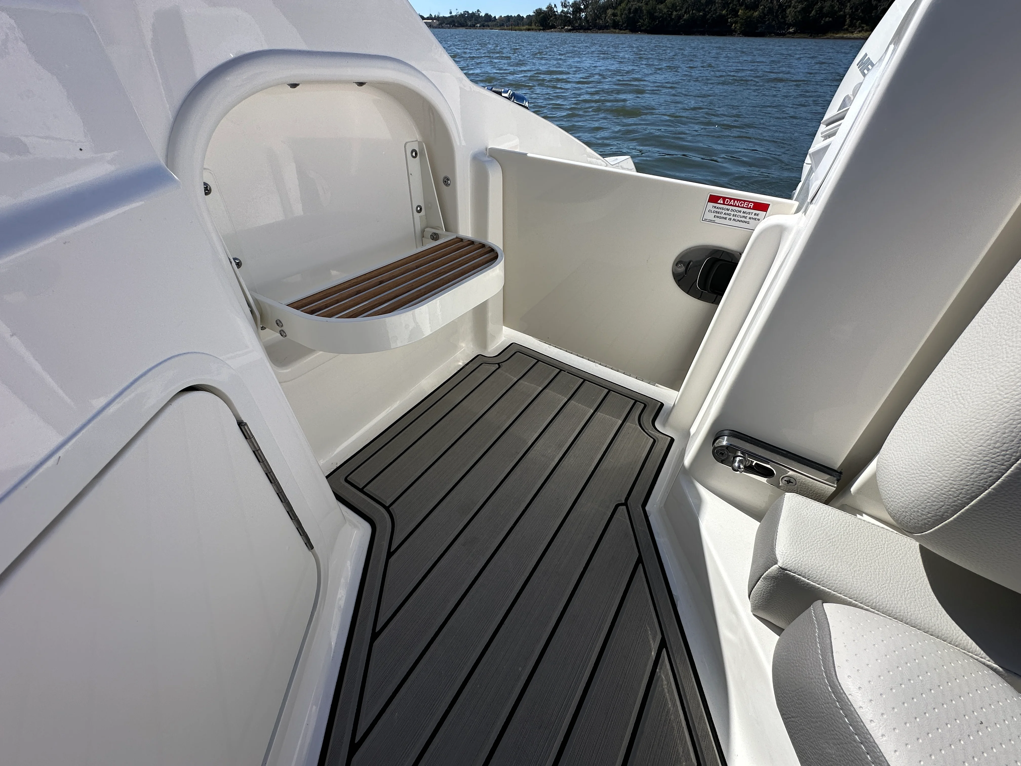 2026 Sea Ray SDX 290 Outboard Image Thumbnail #11