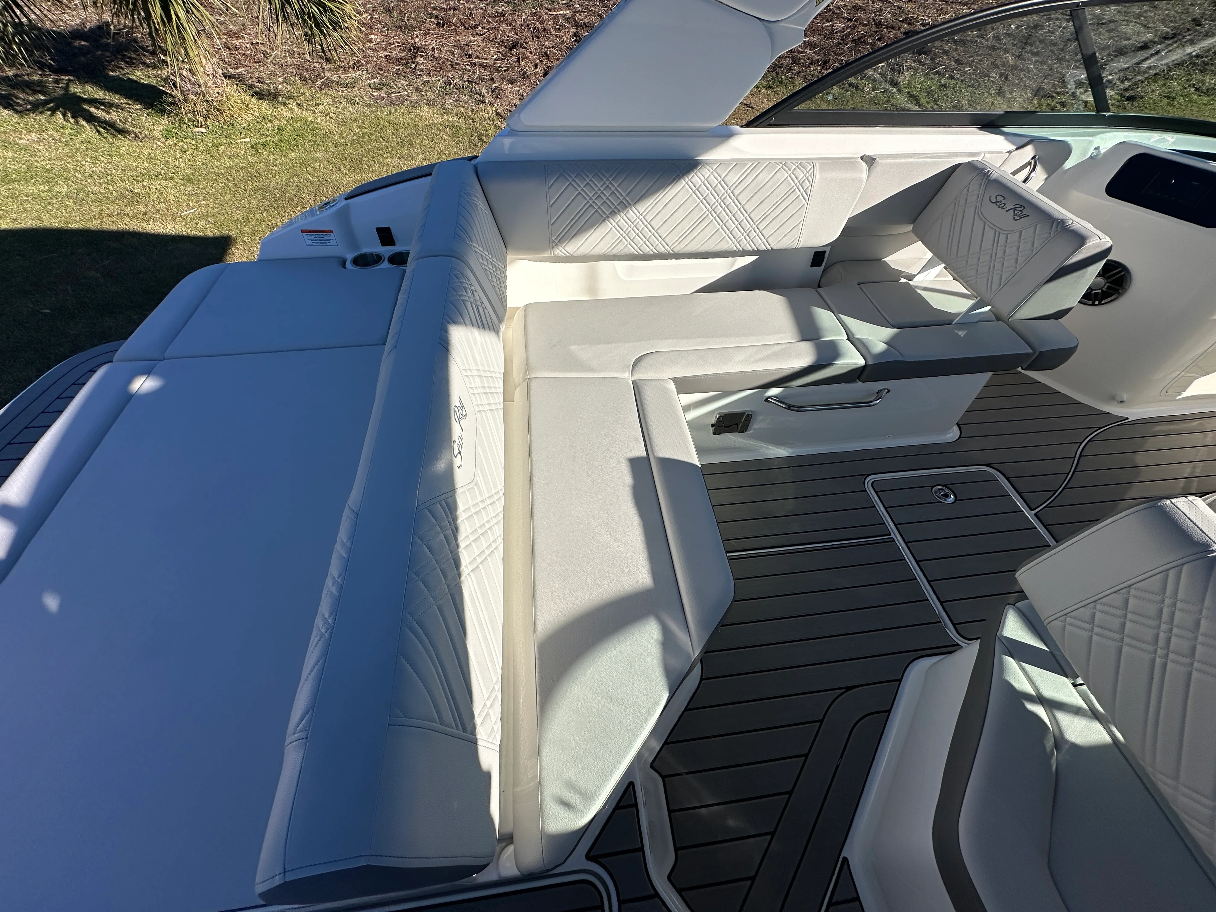 2026 Sea Ray SDX 230 Outboard Image Thumbnail #7