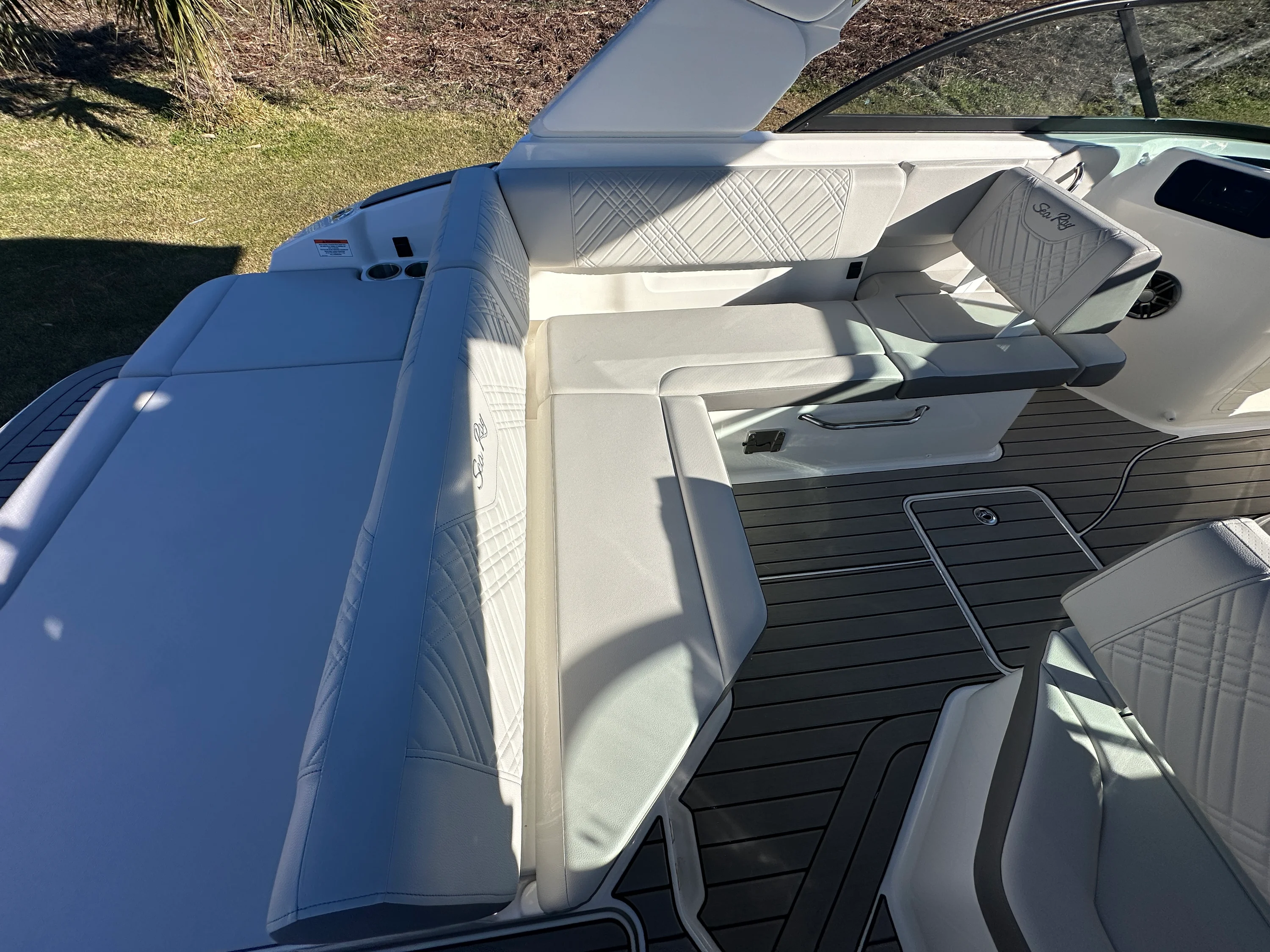 2026 Sea Ray SDX 230 Outboard Image Thumbnail #7