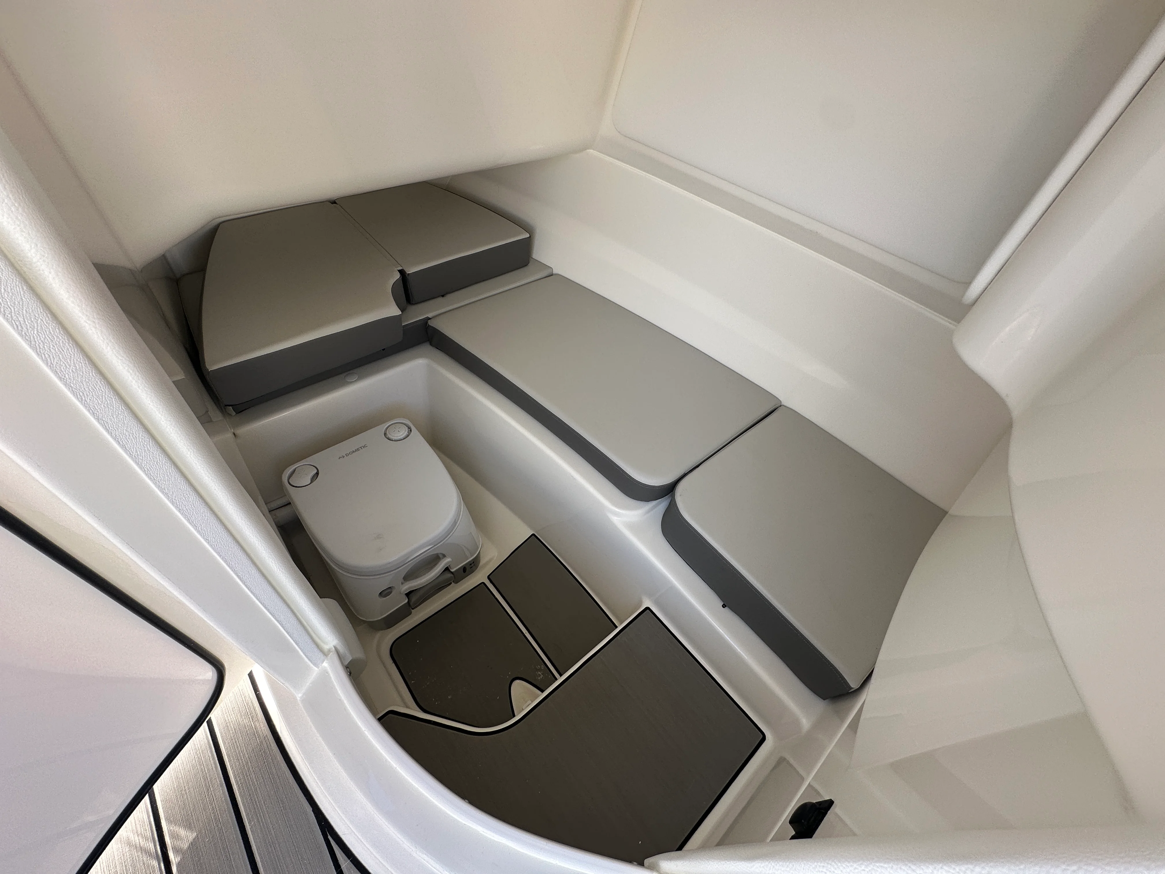 2026 Sea Ray SDX 230 Outboard Image Thumbnail #18