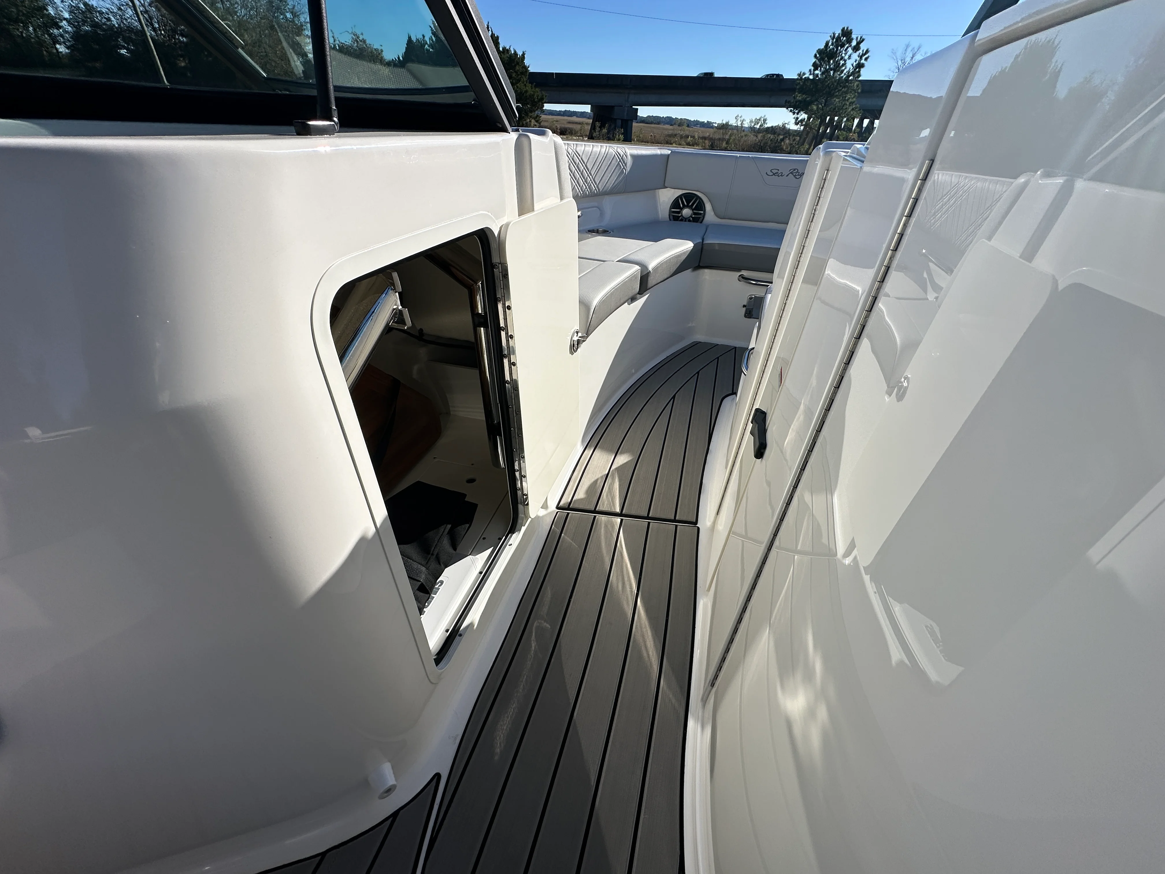 2026 Sea Ray SDX 230 Outboard Image Thumbnail #16