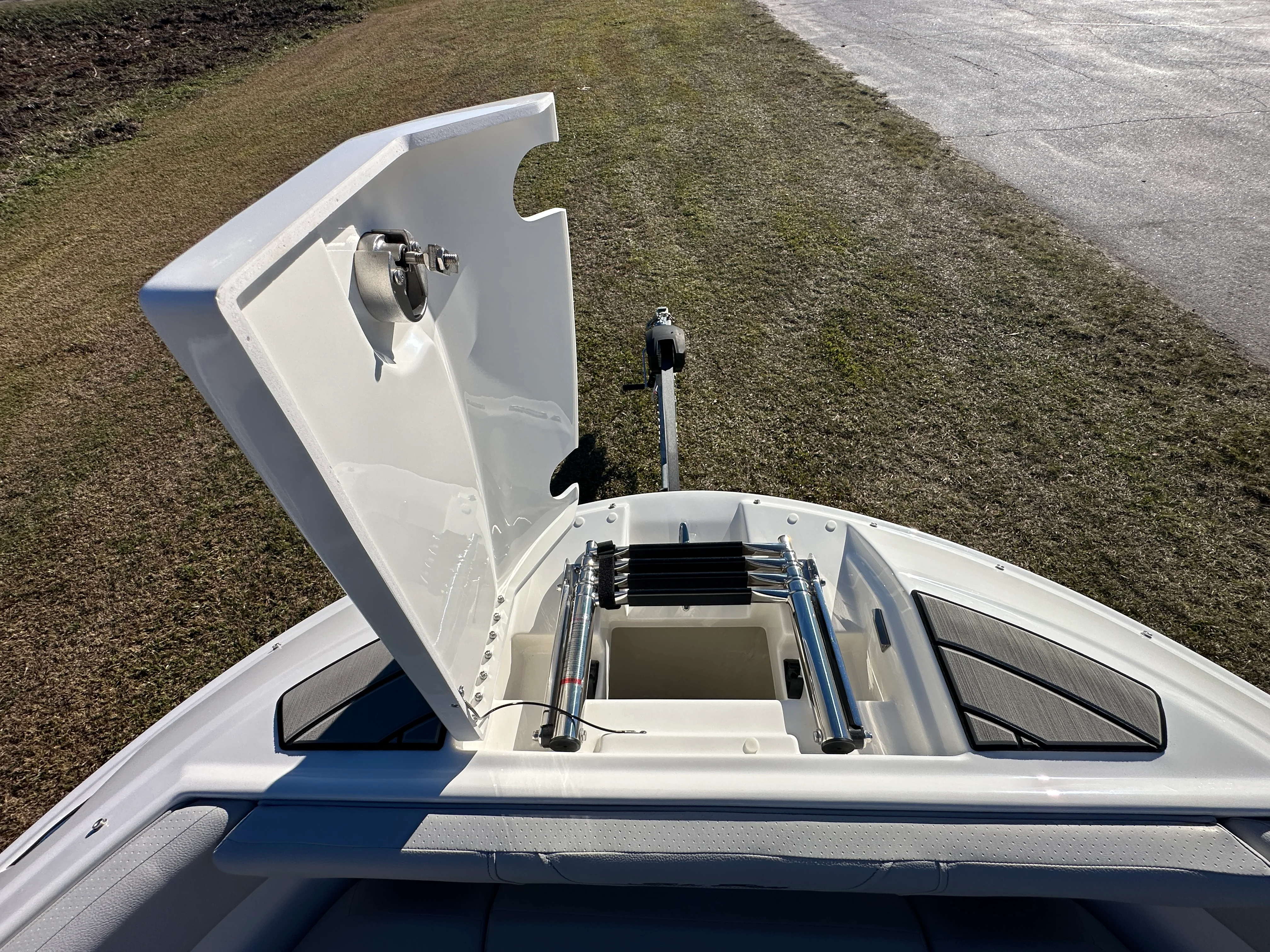 2026 Sea Ray SDX 230 Outboard Image Thumbnail #28