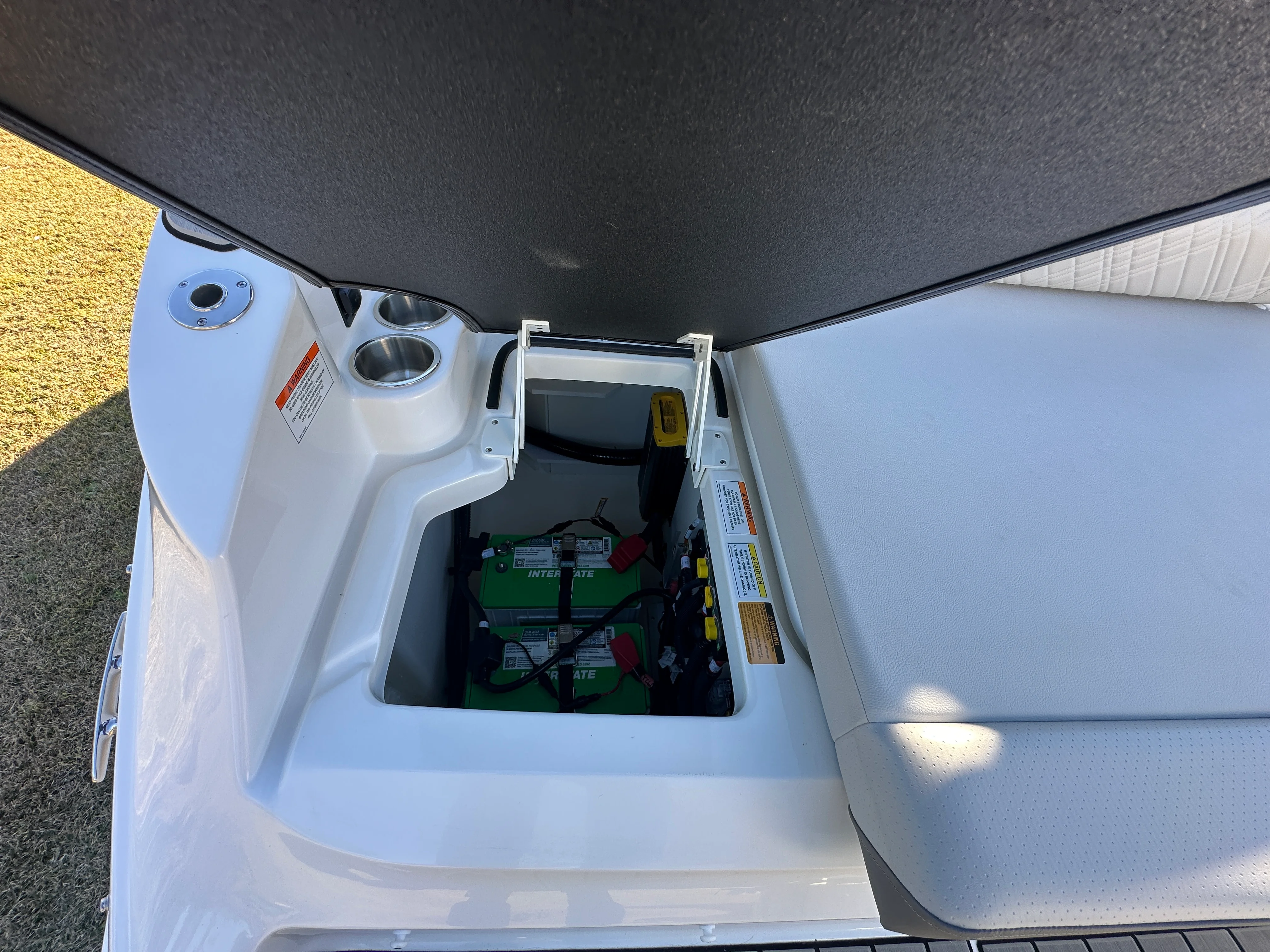 2026 Sea Ray SDX 230 Outboard Image Thumbnail #30