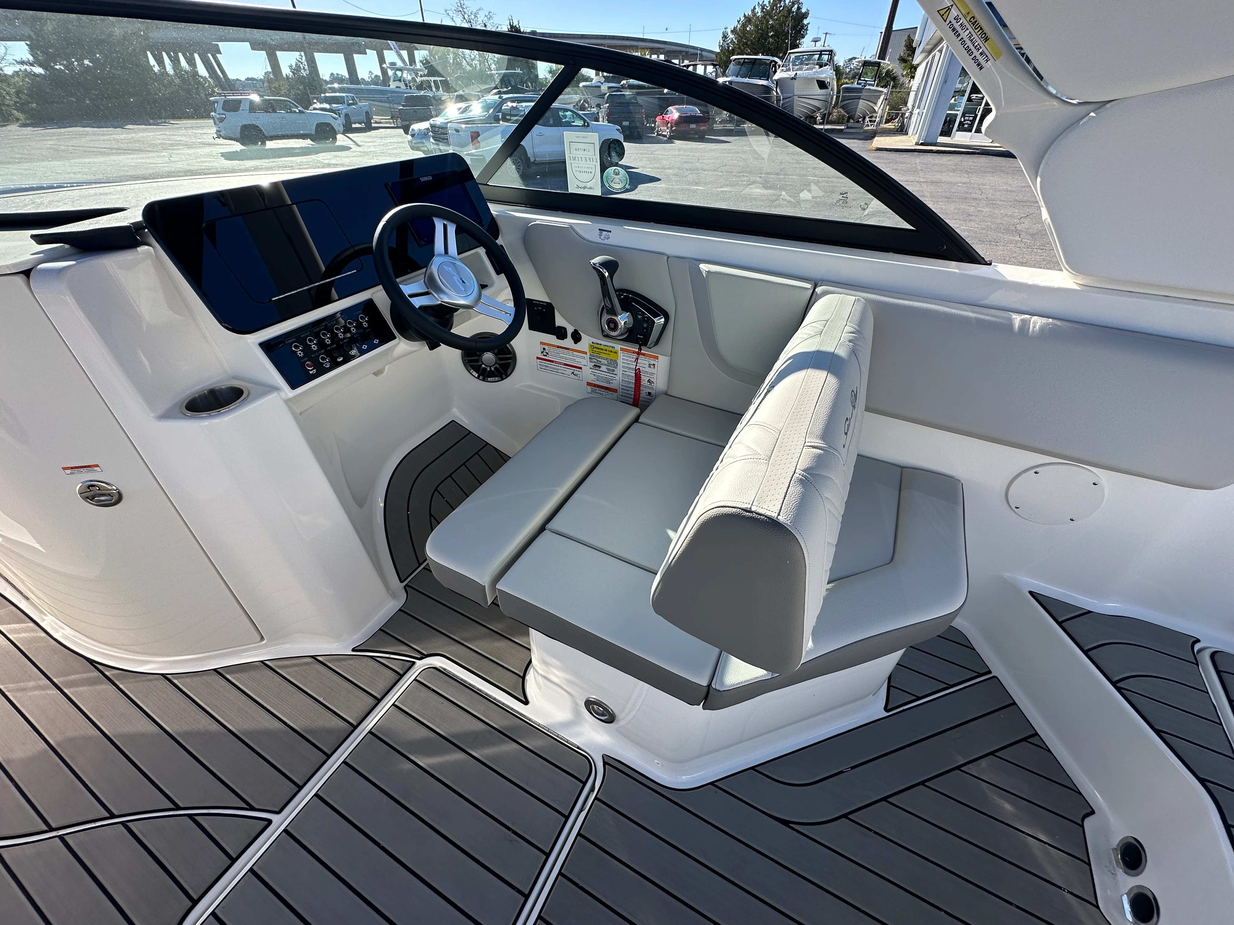 2026 Sea Ray SDX 230 Outboard Image Thumbnail #8