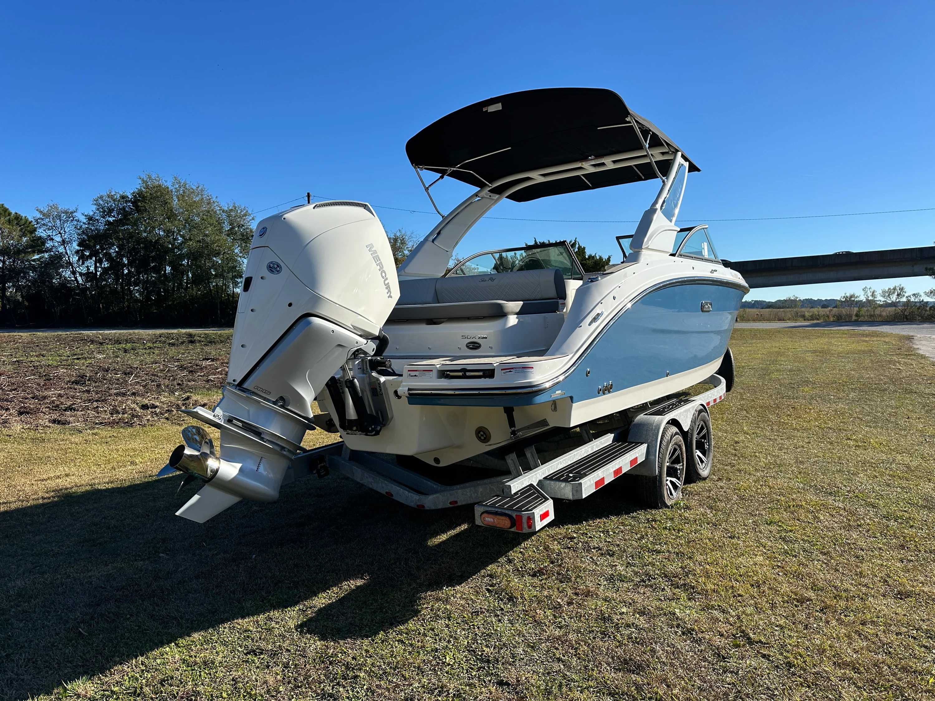 2026 Sea Ray SDX 230 Outboard Image Thumbnail #4