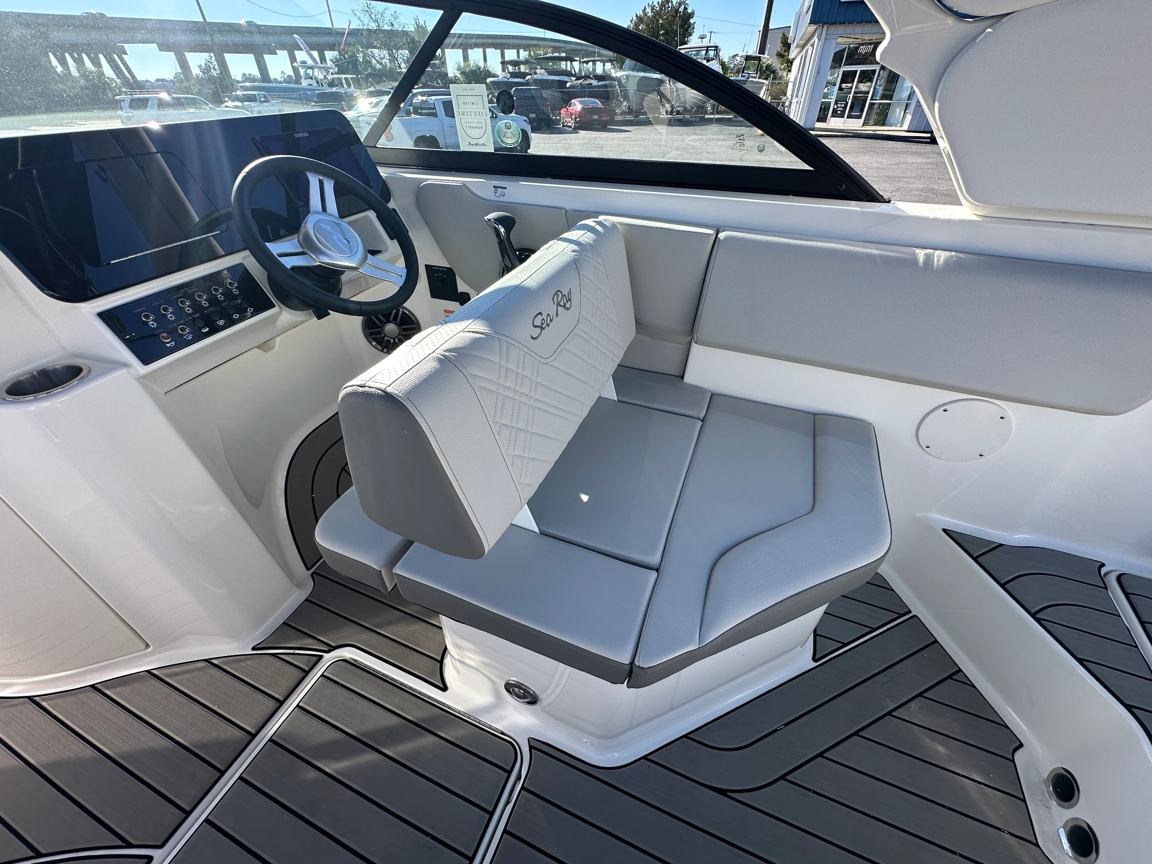 2026 Sea Ray SDX 230 Outboard Image Thumbnail #9