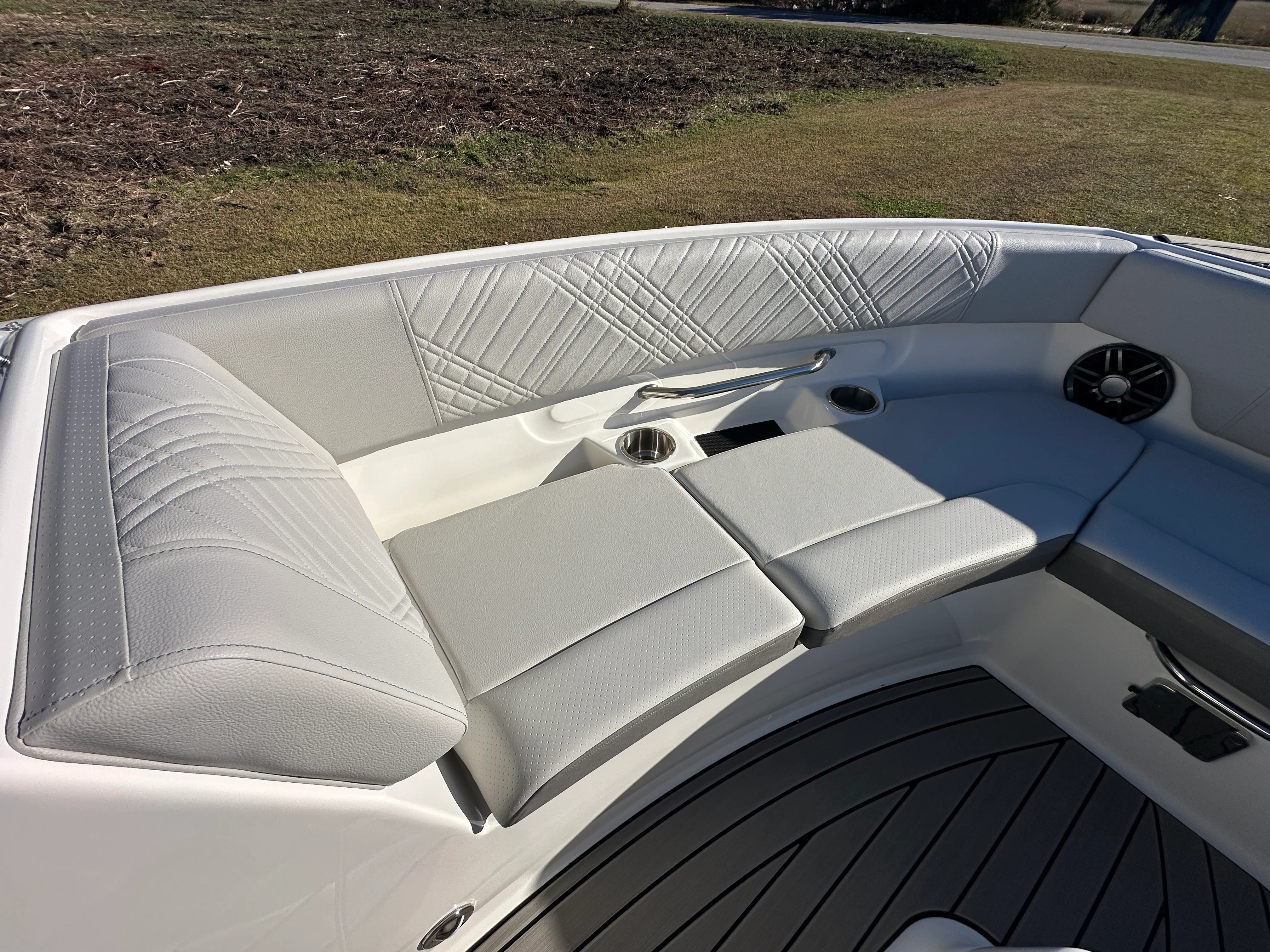 2026 Sea Ray SDX 230 Outboard Image Thumbnail #20