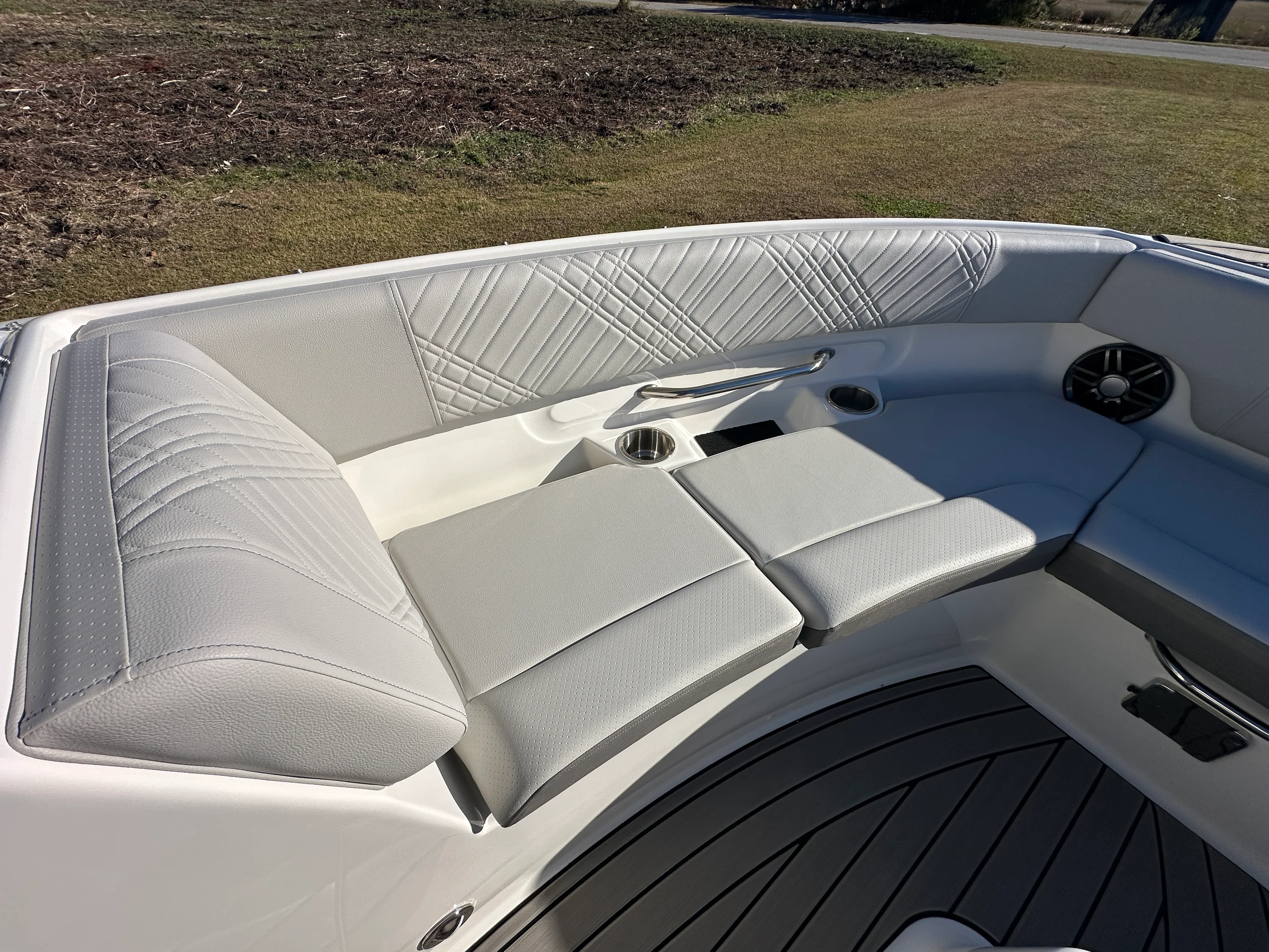 2026 Sea Ray SDX 230 Outboard Image Thumbnail #20