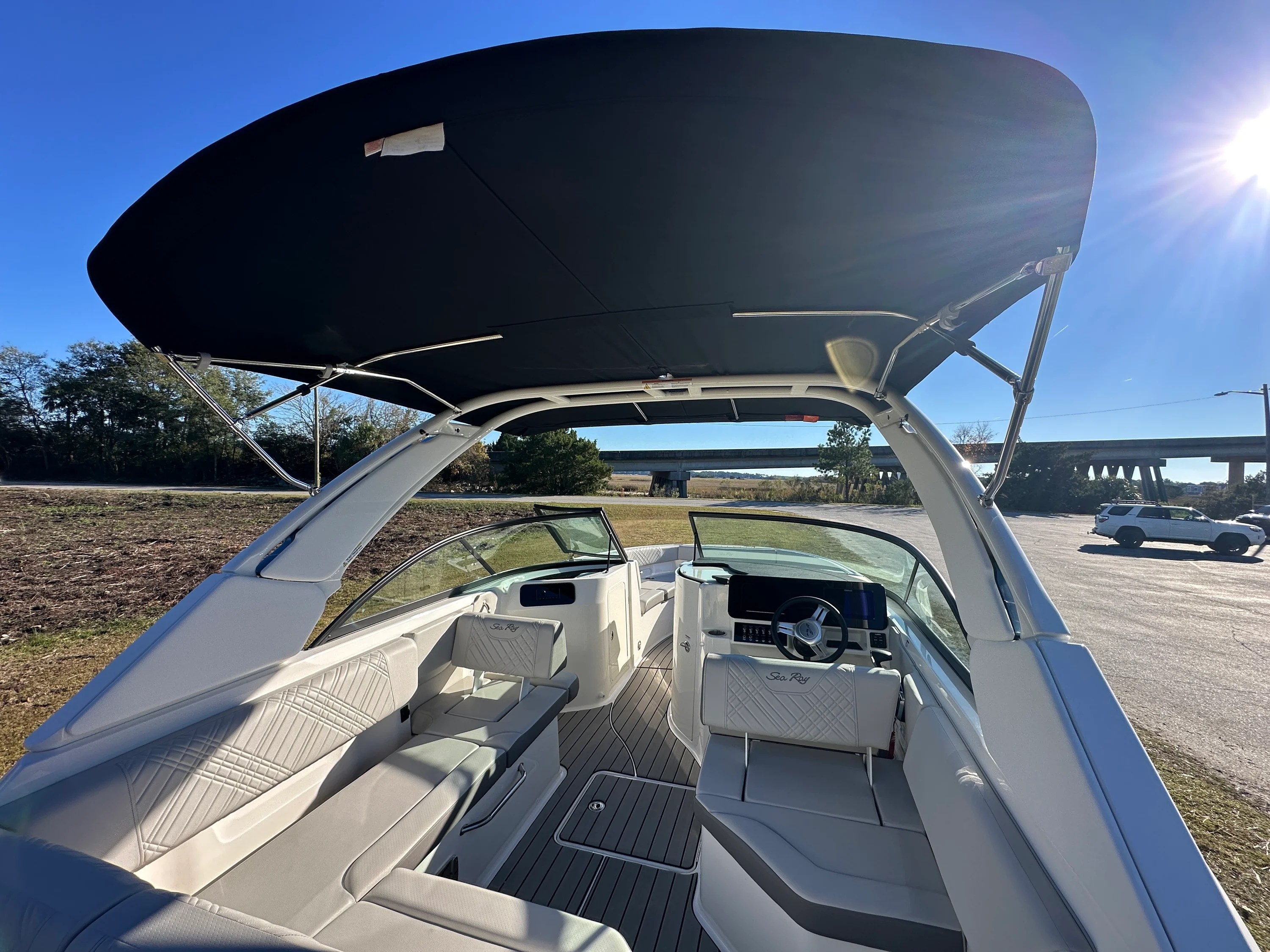 2026 Sea Ray SDX 230 Outboard Image Thumbnail #31