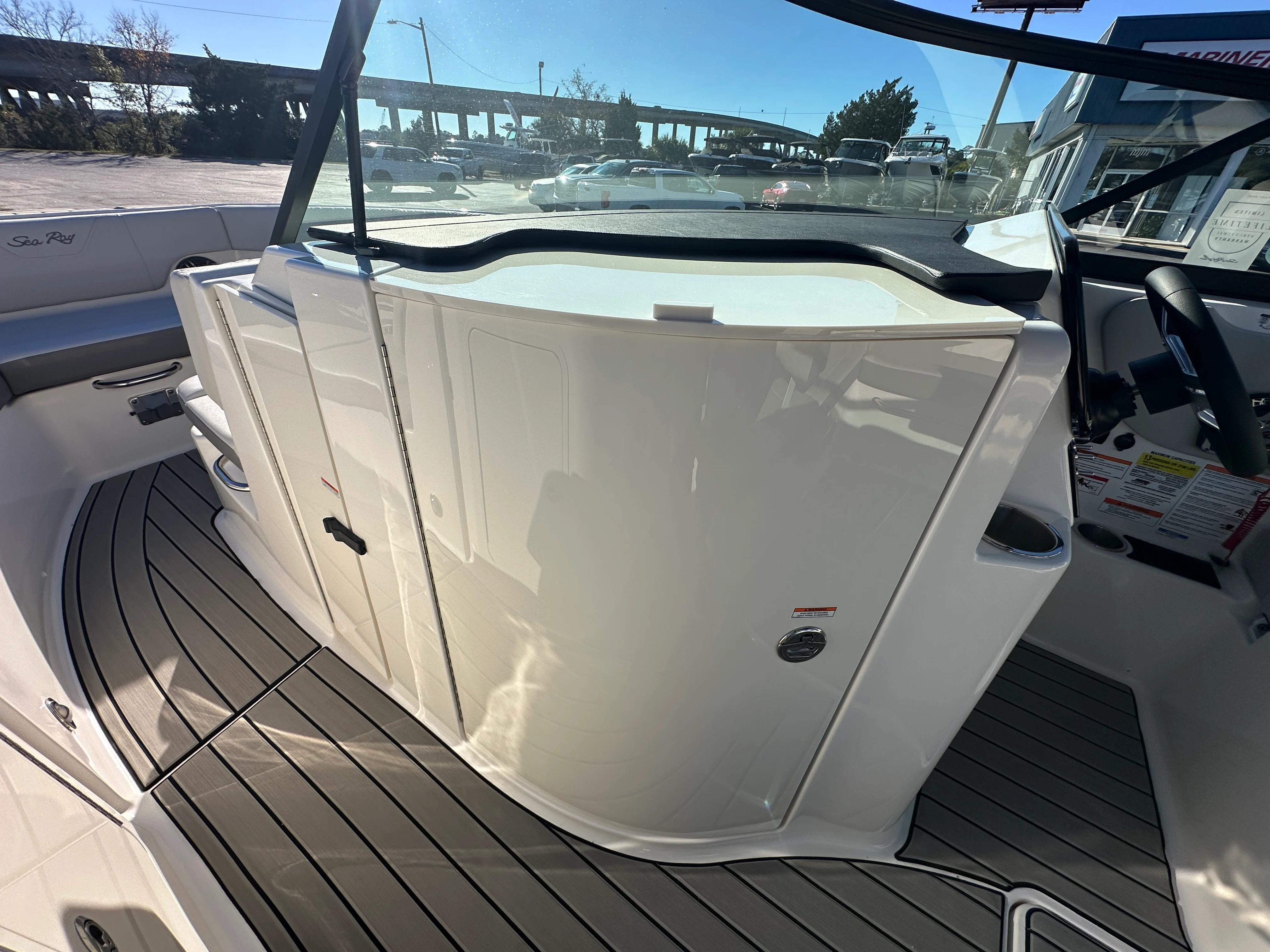 2026 Sea Ray SDX 230 Outboard Image Thumbnail #17