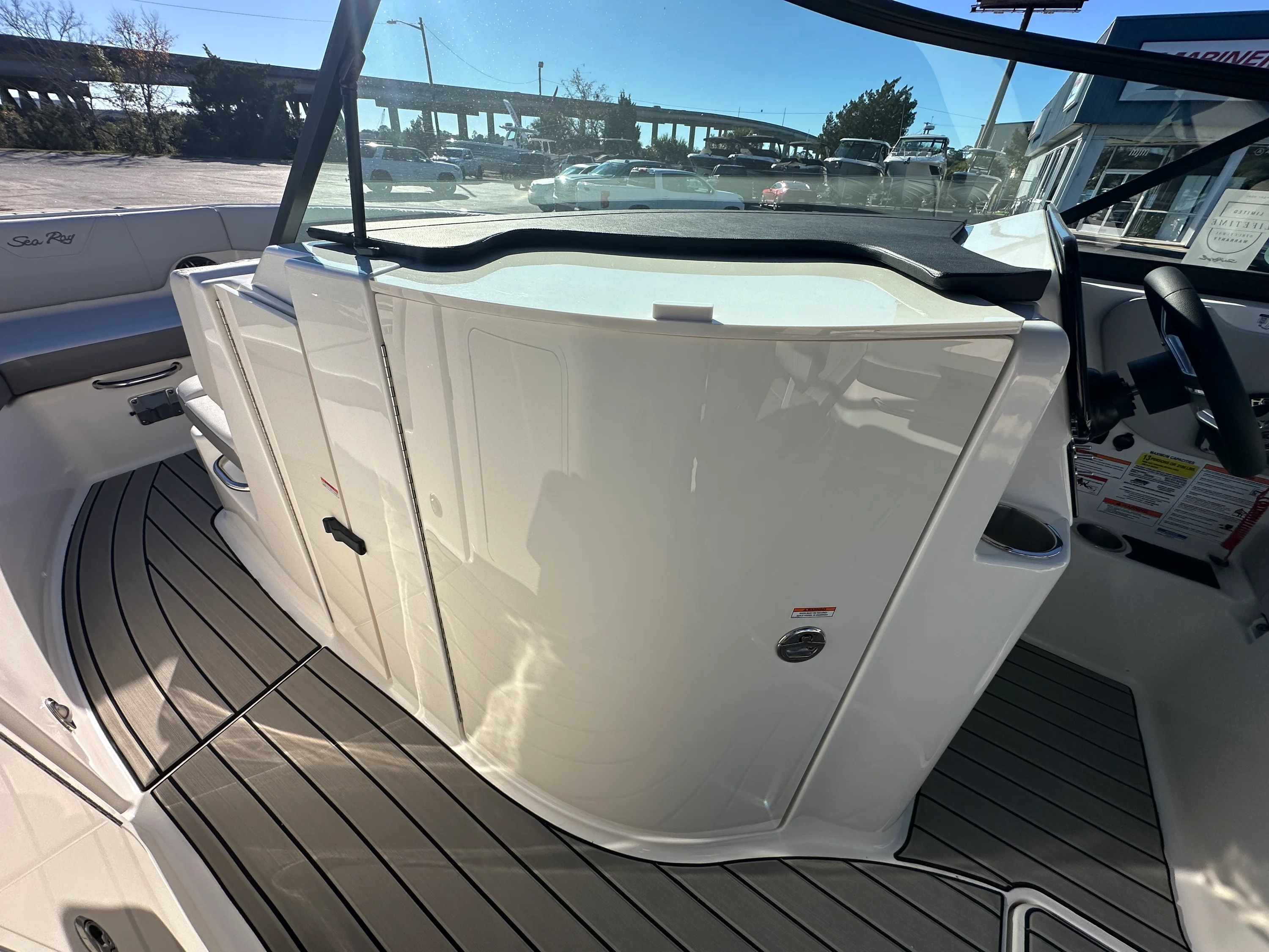 2026 Sea Ray SDX 230 Outboard Image Thumbnail #17