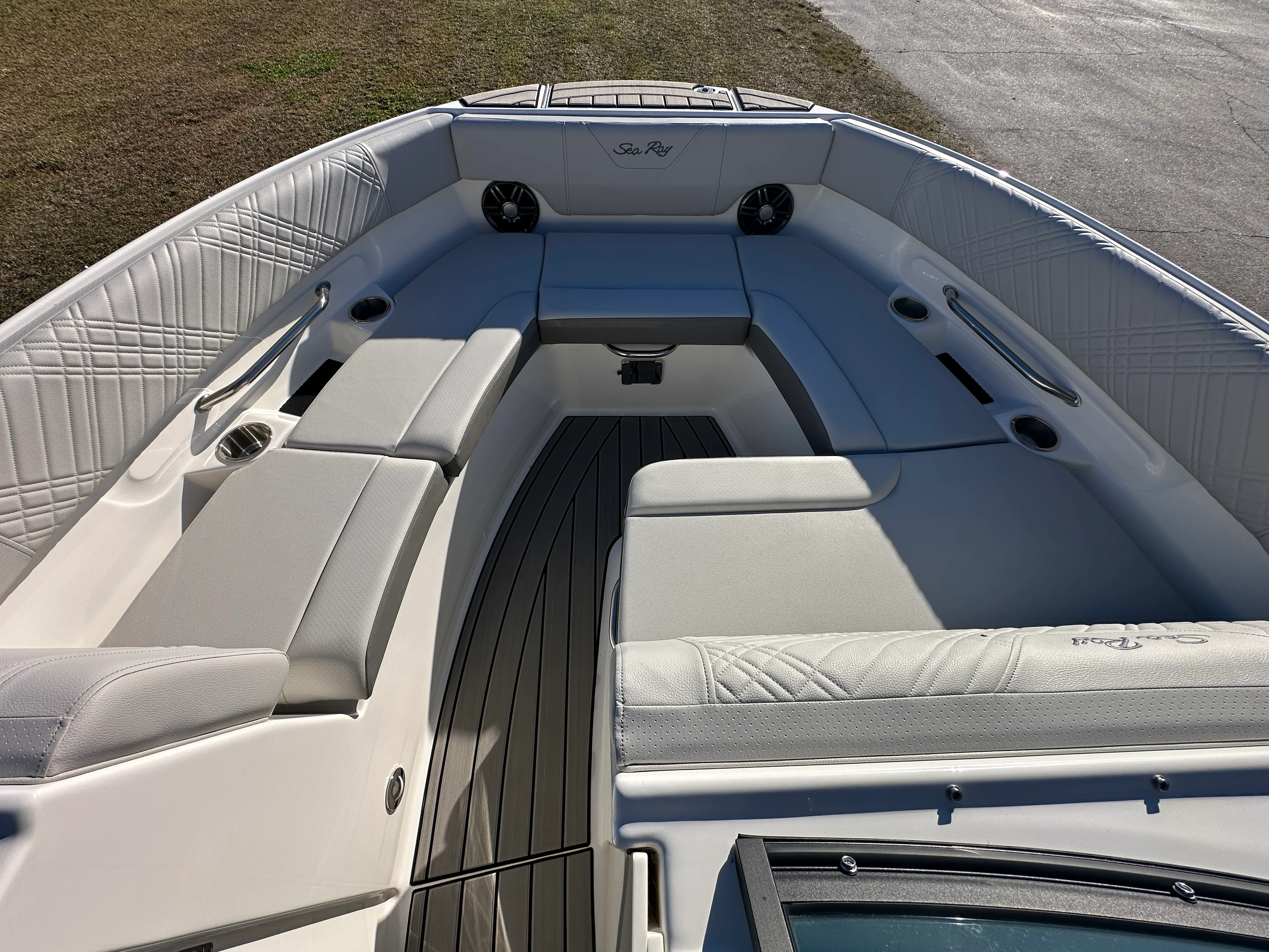 2026 Sea Ray SDX 230 Outboard Image Thumbnail #19