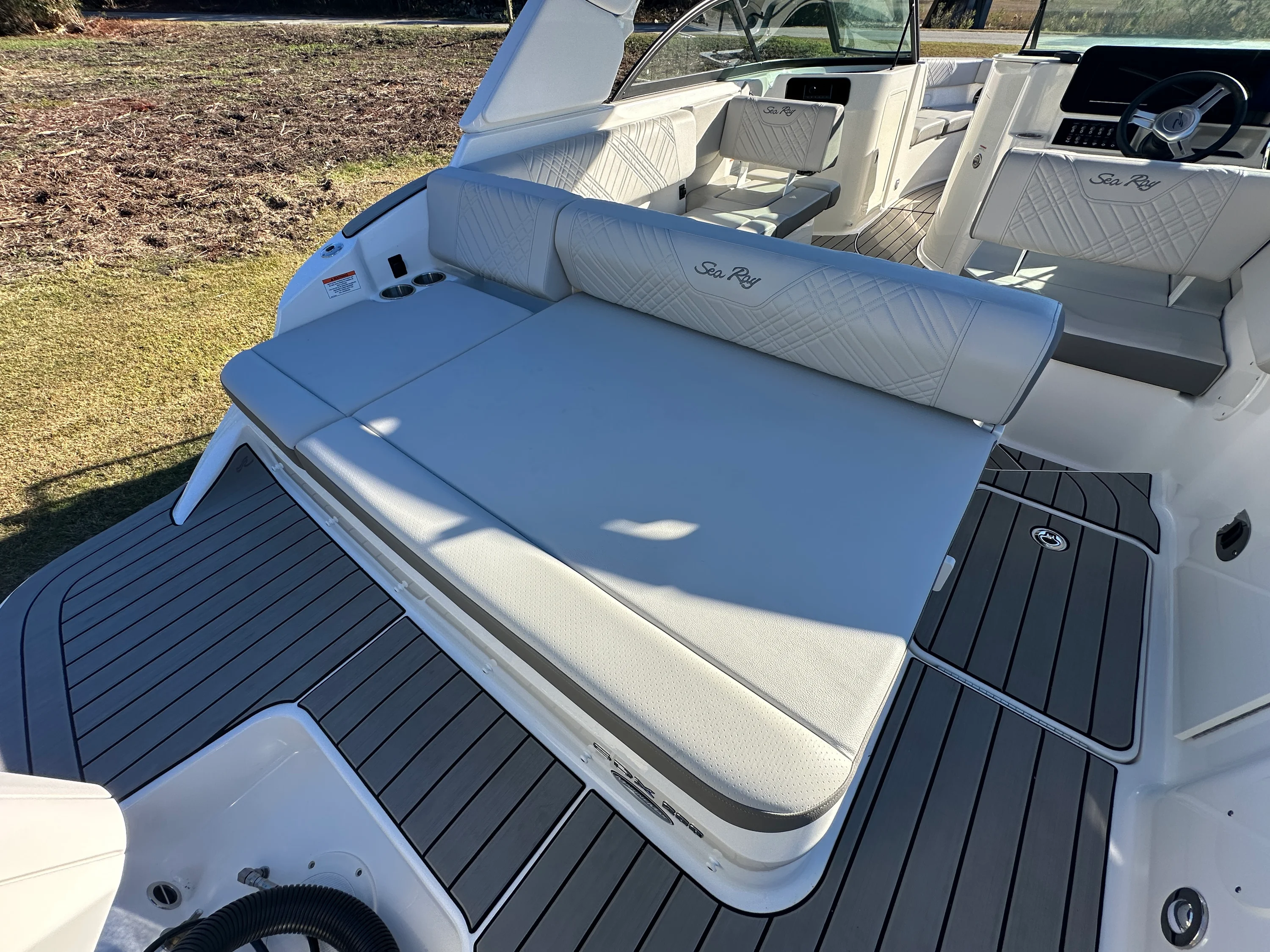 2026 Sea Ray SDX 230 Outboard Image Thumbnail #6