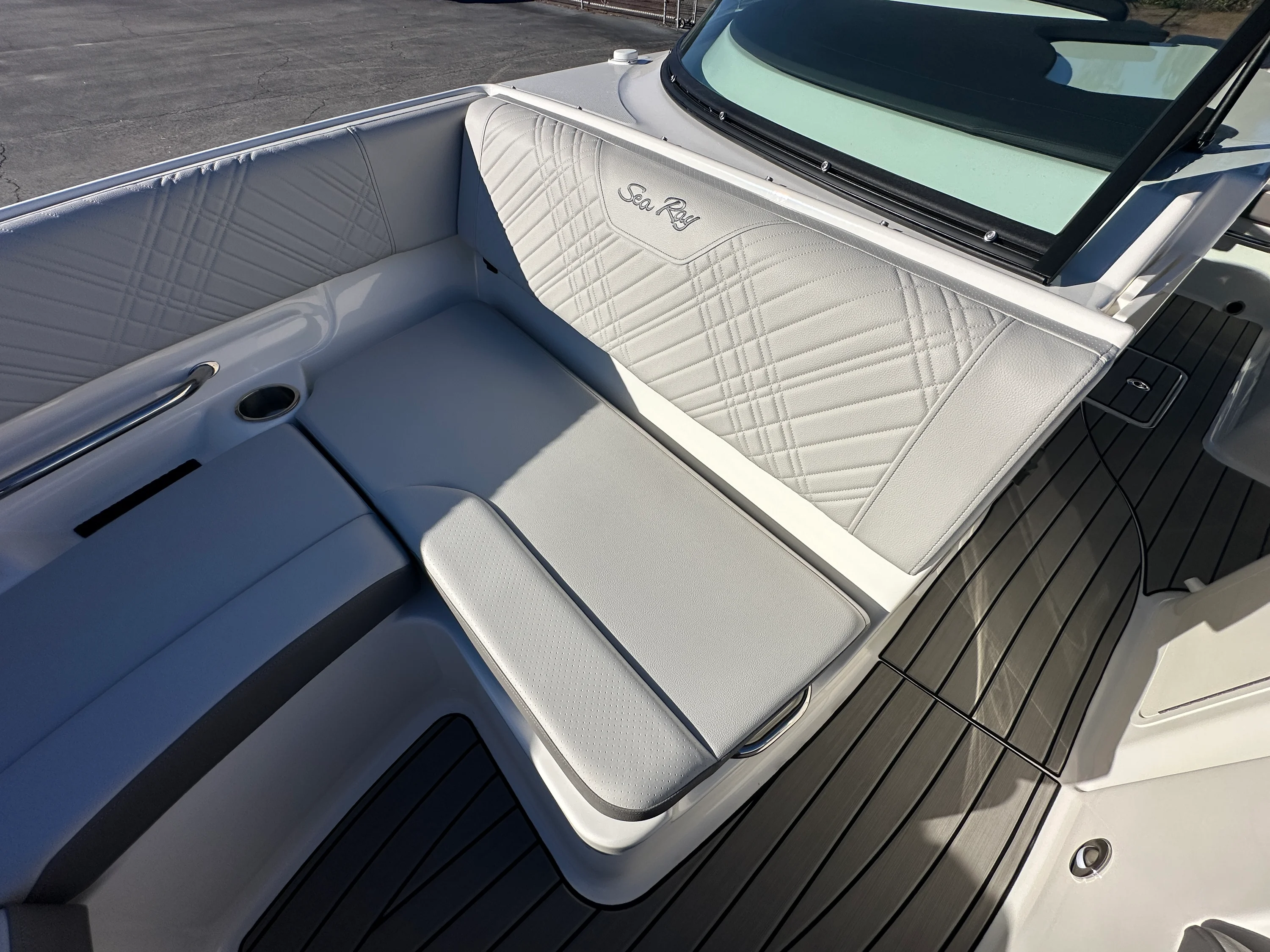 2026 Sea Ray SDX 230 Outboard Image Thumbnail #22